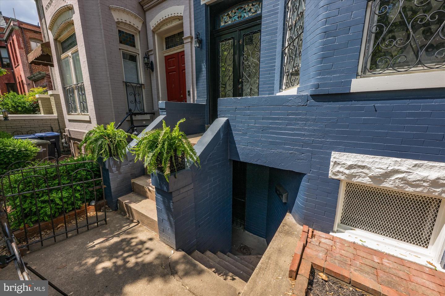 14 10TH ST NE, WASHINGTON, District Of Columbia 20002, 5 Bedrooms Bedrooms, ,3 BathroomsBathrooms,Residential,For sale,14 10TH ST NE,DCDC2185560 MLS # DCDC2185560