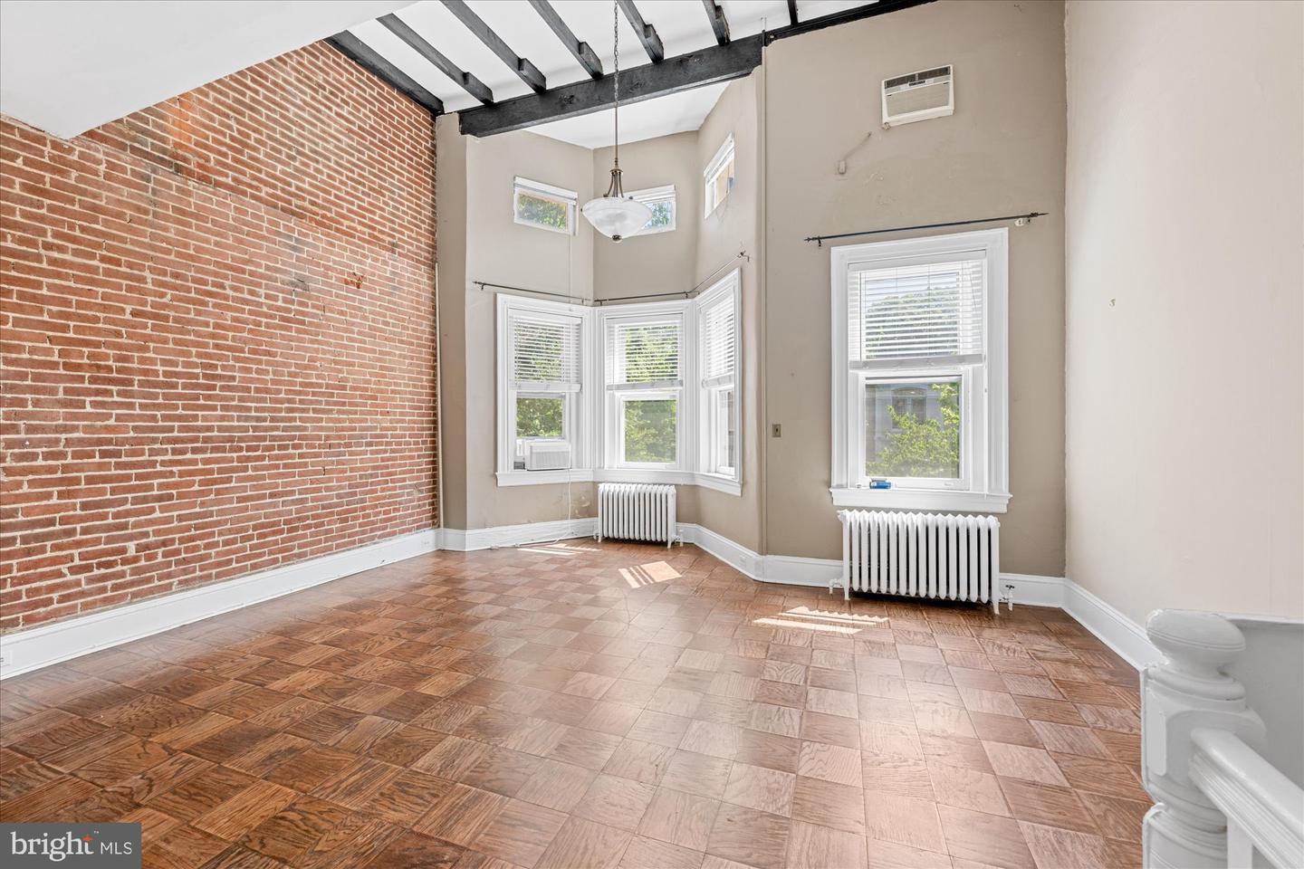 14 10TH ST NE, WASHINGTON, District Of Columbia 20002, 5 Bedrooms Bedrooms, ,3 BathroomsBathrooms,Residential,For sale,14 10TH ST NE,DCDC2185560 MLS # DCDC2185560