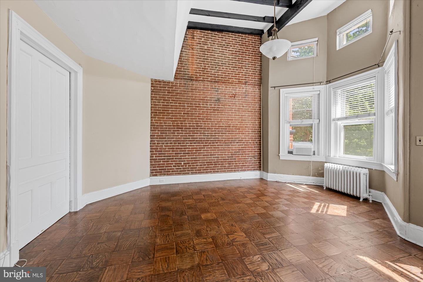 14 10TH ST NE, WASHINGTON, District Of Columbia 20002, 5 Bedrooms Bedrooms, ,3 BathroomsBathrooms,Residential,For sale,14 10TH ST NE,DCDC2185560 MLS # DCDC2185560