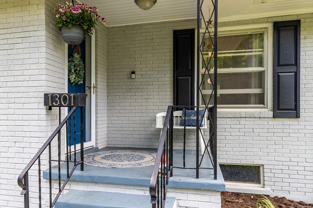 1301 D ST, WAYNESBORO, Virginia 22980, 3 Bedrooms Bedrooms, ,2 BathroomsBathrooms,Residential,1301 D ST,664189 MLS # 664189
