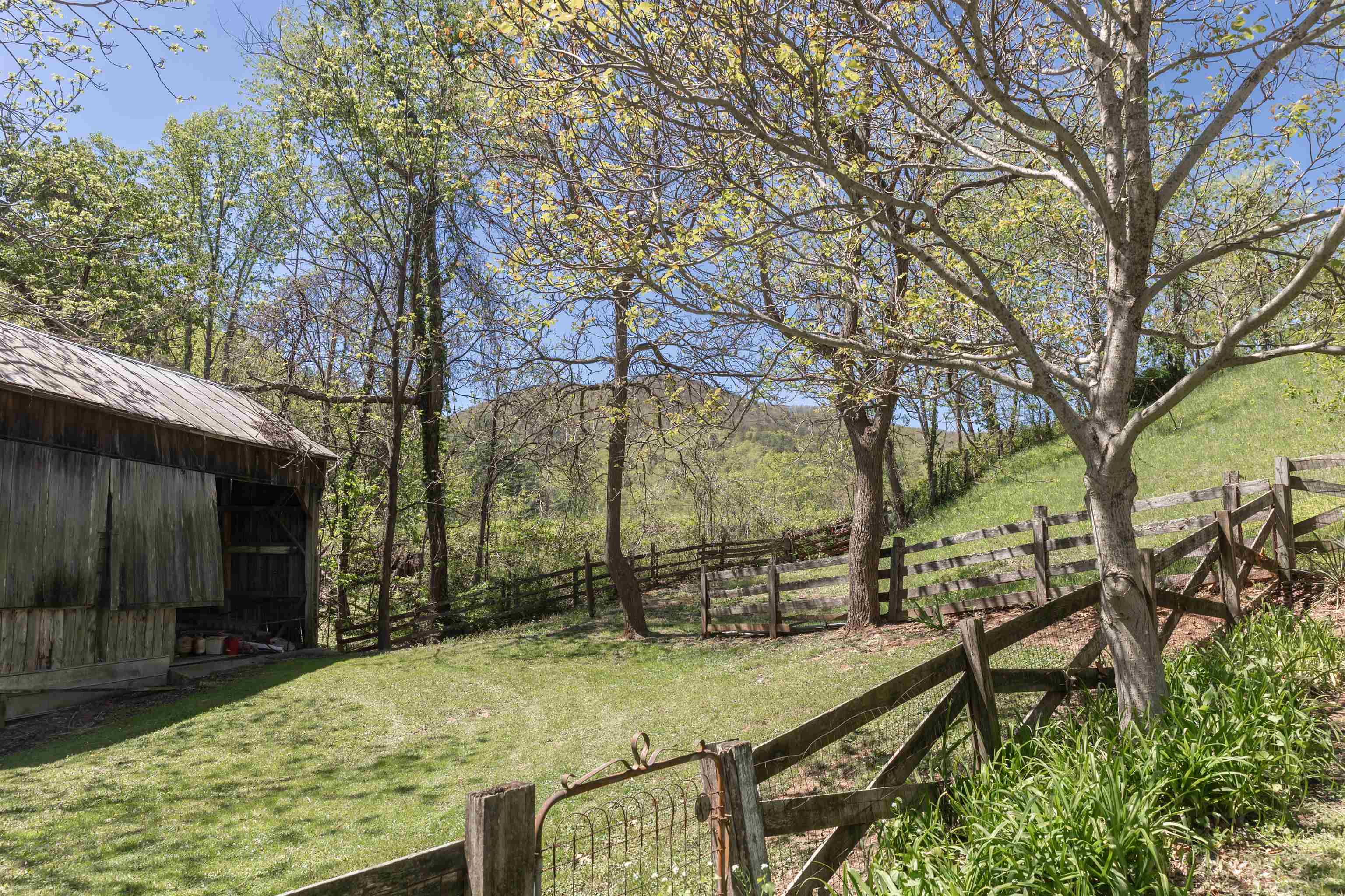 5794 WEST MIDLAND TRL, LEXINGTON, Virginia 24450, 3 Bedrooms Bedrooms, ,1 BathroomBathrooms,Residential,5794 WEST MIDLAND TRL,664190 MLS # 664190