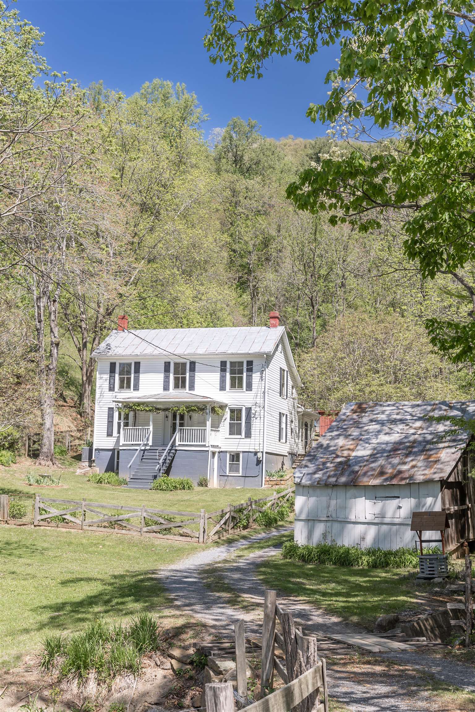 5794 WEST MIDLAND TRL, LEXINGTON, Virginia 24450, 3 Bedrooms Bedrooms, ,1 BathroomBathrooms,Residential,5794 WEST MIDLAND TRL,664190 MLS # 664190