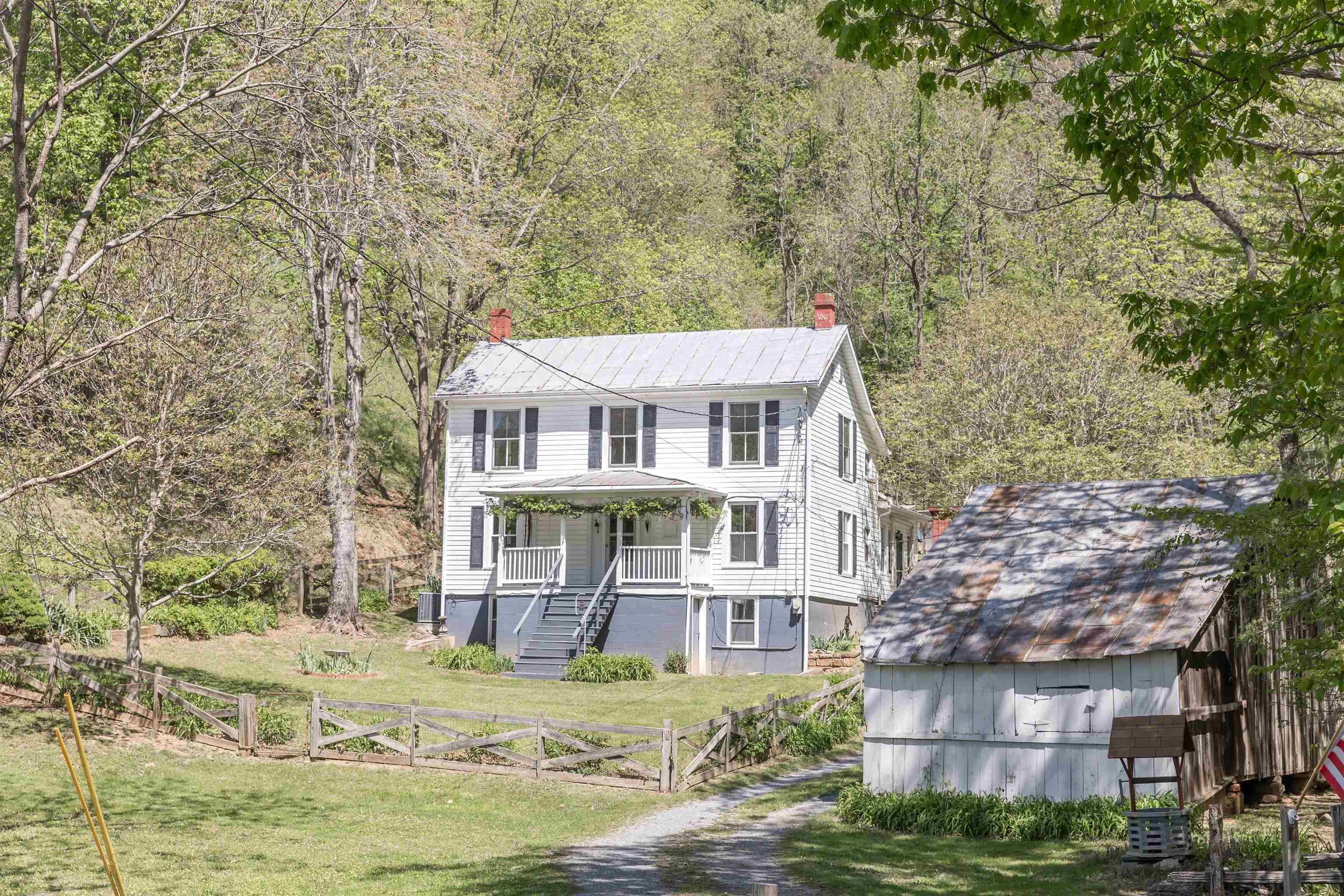 5794 WEST MIDLAND TRL, LEXINGTON, Virginia 24450, 3 Bedrooms Bedrooms, ,1 BathroomBathrooms,Residential,5794 WEST MIDLAND TRL,664190 MLS # 664190