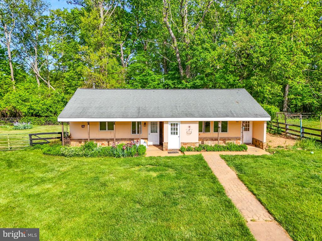 8511 LEEDS MANOR RD, WARRENTON, Virginia 20186, 4 Bedrooms Bedrooms, ,4 BathroomsBathrooms,Residential,8511 LEEDS MANOR RD,VAFQ2016382 MLS # VAFQ2016382