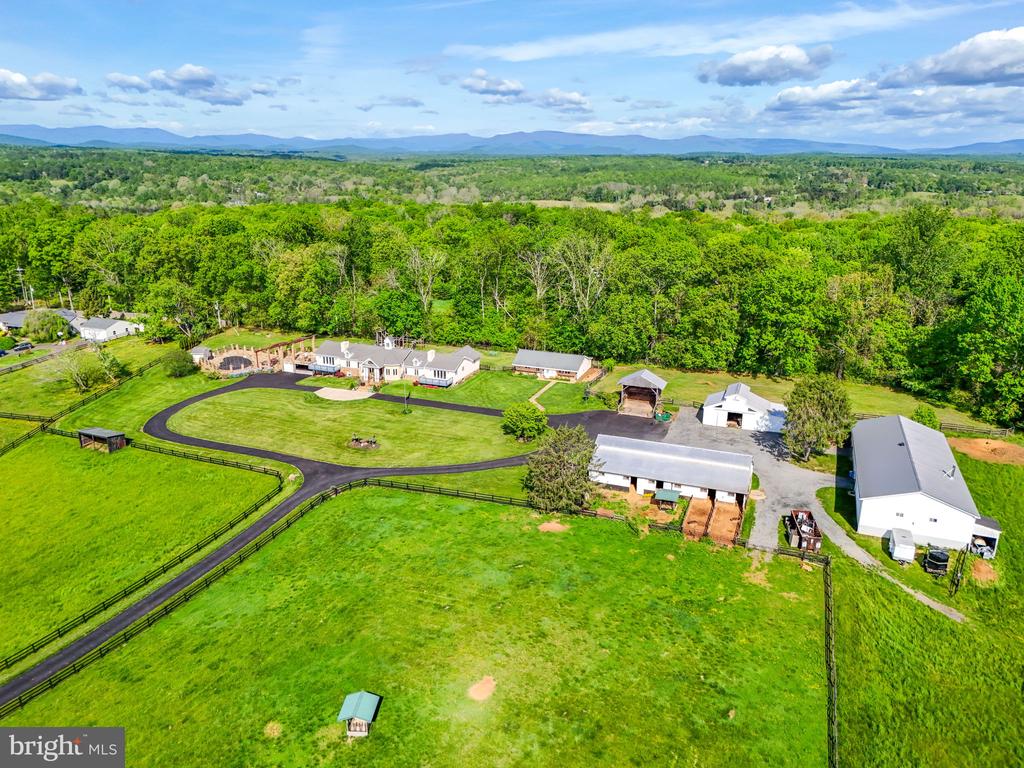 8511 LEEDS MANOR RD, WARRENTON, Virginia 20186, 4 Bedrooms Bedrooms, ,4 BathroomsBathrooms,Residential,8511 LEEDS MANOR RD,VAFQ2016382 MLS # VAFQ2016382