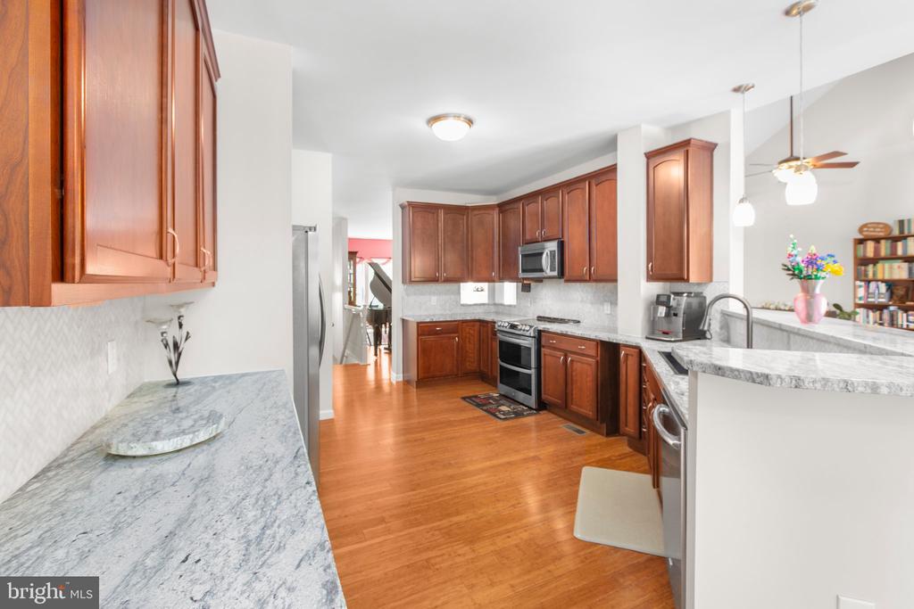 7335 DEER RIDGE WAY, SPOTSYLVANIA, Virginia 22551, 5 Bedrooms Bedrooms, ,4 BathroomsBathrooms,Residential,7335 DEER RIDGE WAY,VASP2032816 MLS # VASP2032816