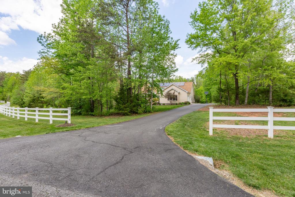 7335 DEER RIDGE WAY, SPOTSYLVANIA, Virginia 22551, 5 Bedrooms Bedrooms, ,4 BathroomsBathrooms,Residential,7335 DEER RIDGE WAY,VASP2032816 MLS # VASP2032816