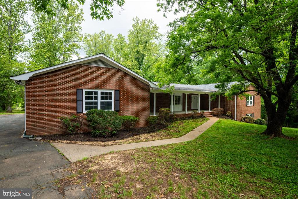3000 EARLYSVILLE RD, EARLYSVILLE, Virginia 22936, 3 Bedrooms Bedrooms, ,3 BathroomsBathrooms,Residential,3000 EARLYSVILLE RD,VAAB2000974 MLS # VAAB2000974