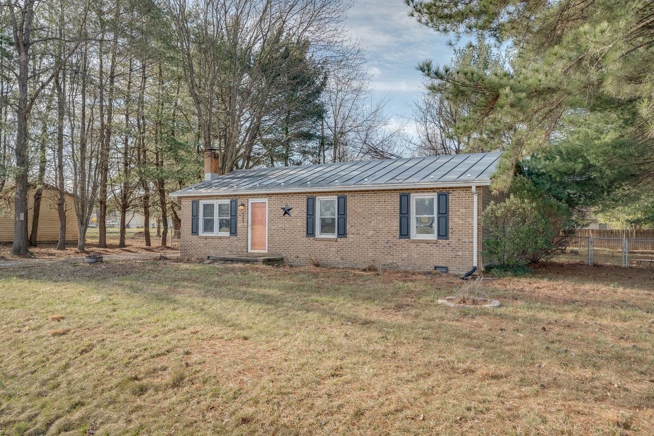 503 6TH ST, GROTTOES, Virginia 24441, 3 Bedrooms Bedrooms, ,1 BathroomBathrooms,Residential,503 6TH ST,662213 MLS # 662213