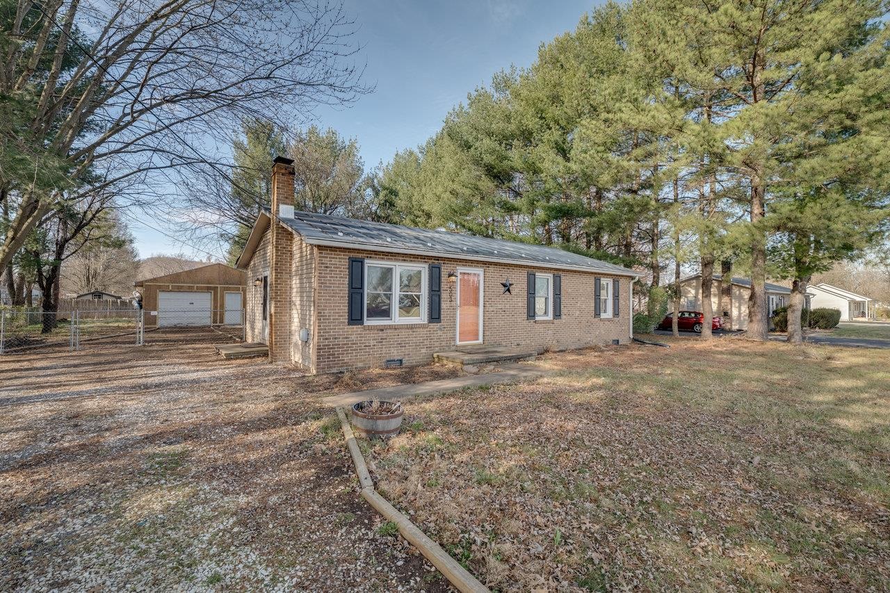 503 6TH ST, GROTTOES, Virginia 24441, 3 Bedrooms Bedrooms, ,1 BathroomBathrooms,Residential,503 6TH ST,662213 MLS # 662213