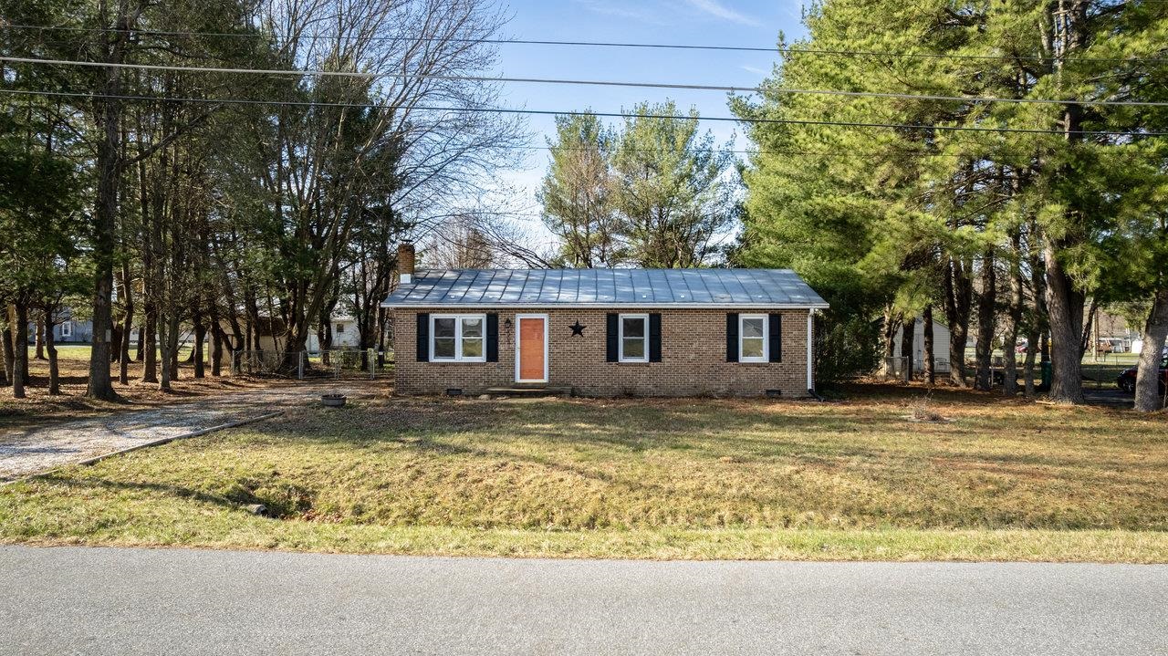 503 6TH ST, GROTTOES, Virginia 24441, 3 Bedrooms Bedrooms, ,1 BathroomBathrooms,Residential,503 6TH ST,662213 MLS # 662213