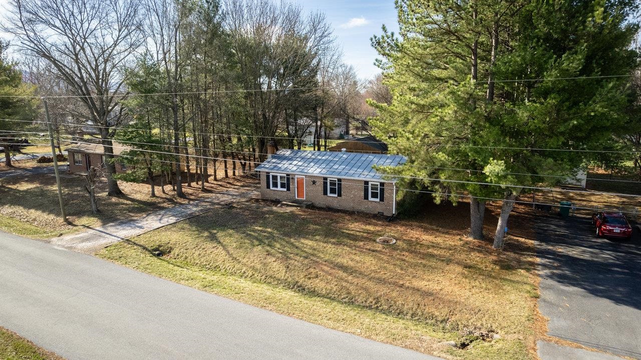 503 6TH ST, GROTTOES, Virginia 24441, 3 Bedrooms Bedrooms, ,1 BathroomBathrooms,Residential,503 6TH ST,662213 MLS # 662213