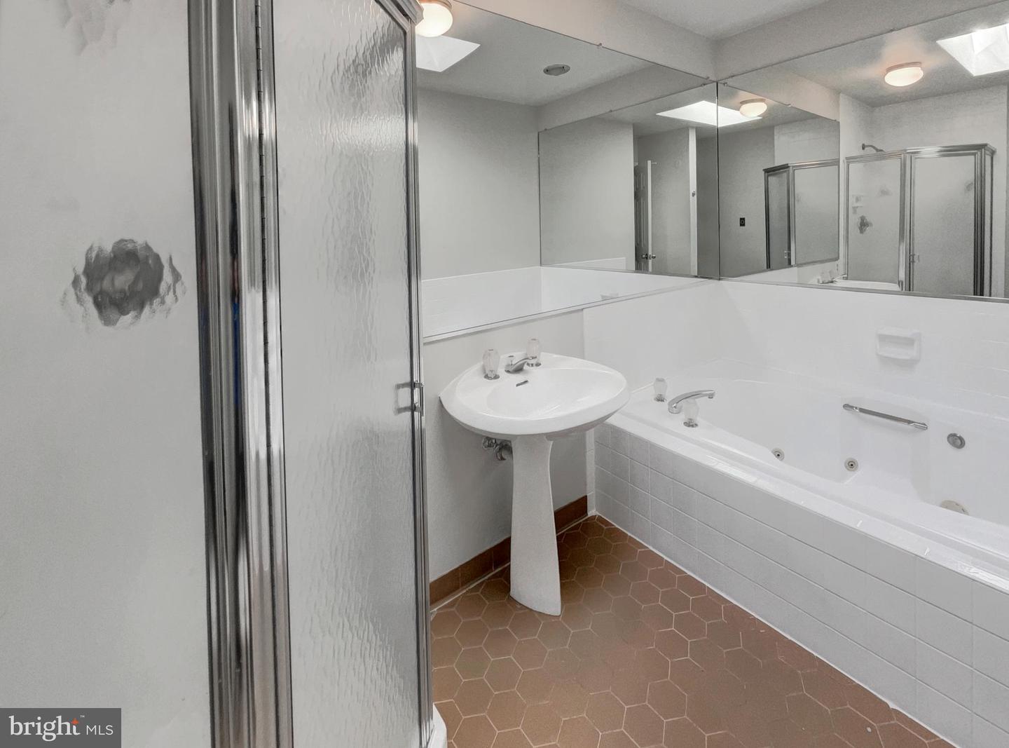2724 VALESTRA CIR, OAKTON, Virginia 22124, 4 Bedrooms Bedrooms, ,3 BathroomsBathrooms,Residential,For sale,2724 VALESTRA CIR,VAFX2227706 MLS # VAFX2227706