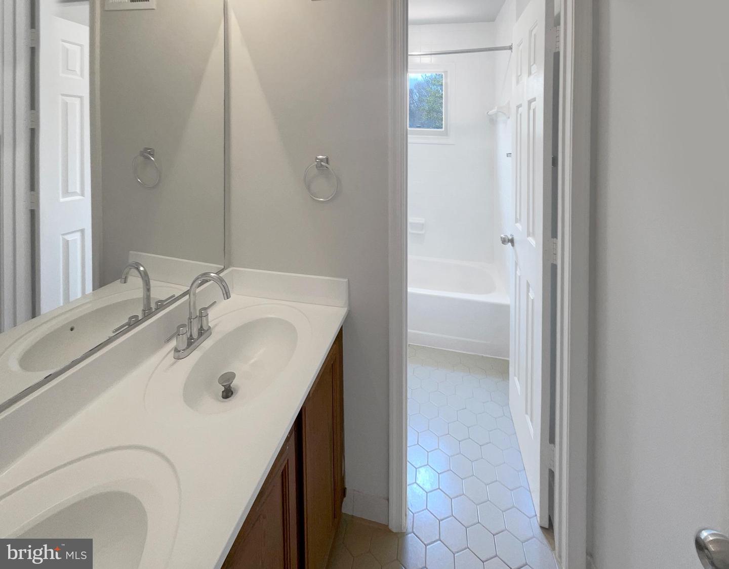 2724 VALESTRA CIR, OAKTON, Virginia 22124, 4 Bedrooms Bedrooms, ,3 BathroomsBathrooms,Residential,For sale,2724 VALESTRA CIR,VAFX2227706 MLS # VAFX2227706