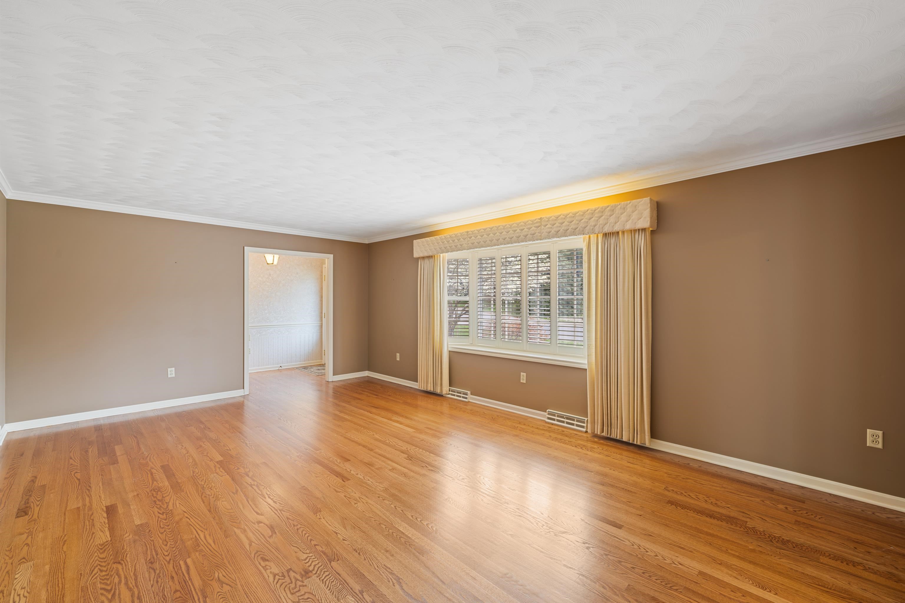 407 CARDINAL ST, STAUNTON, Virginia 24401, 3 Bedrooms Bedrooms, ,2 BathroomsBathrooms,Residential,MOVE-IN READY,407 CARDINAL ST,663650 MLS # 663650