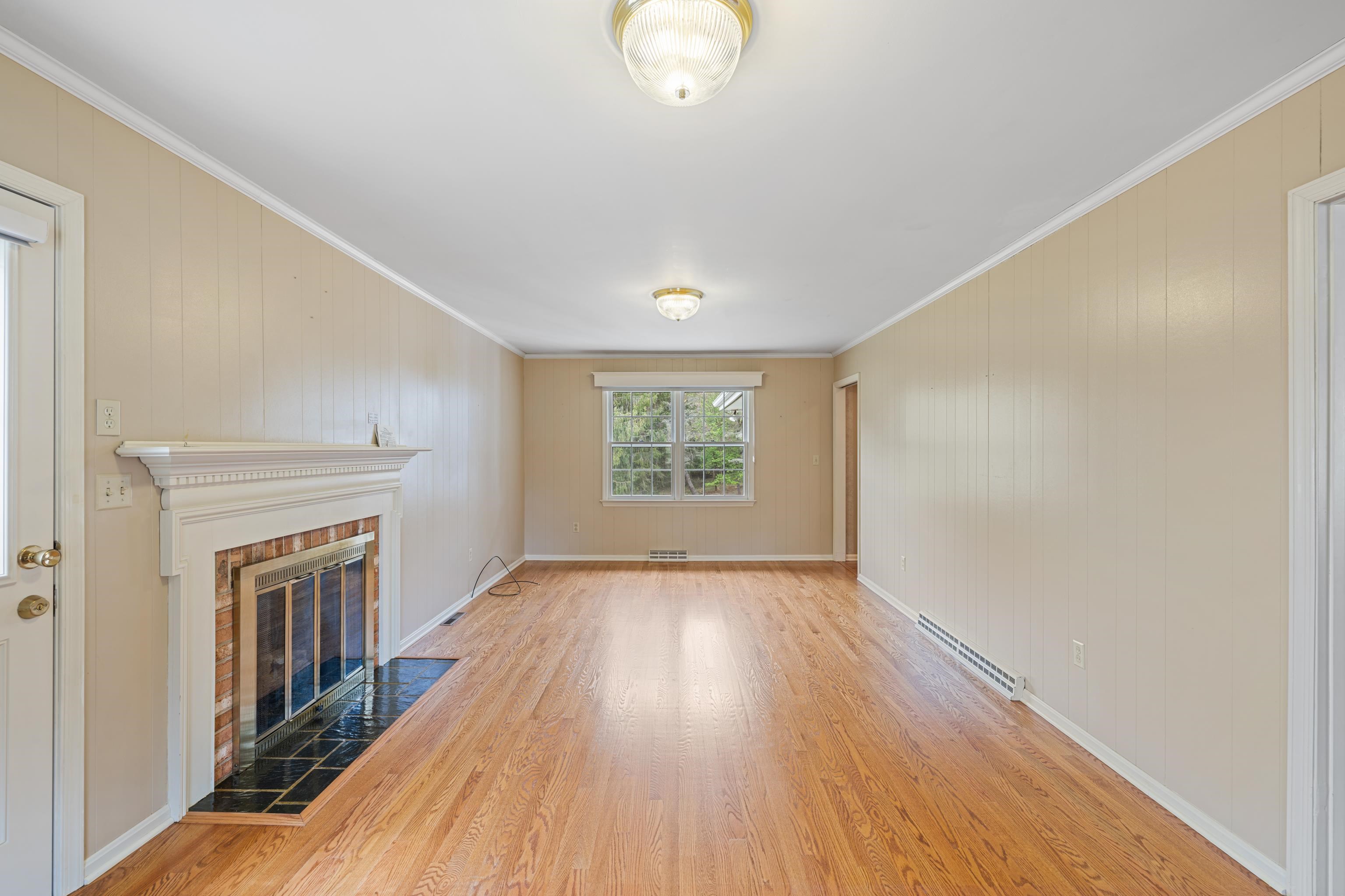 407 CARDINAL ST, STAUNTON, Virginia 24401, 3 Bedrooms Bedrooms, ,2 BathroomsBathrooms,Residential,MOVE-IN READY,407 CARDINAL ST,663650 MLS # 663650