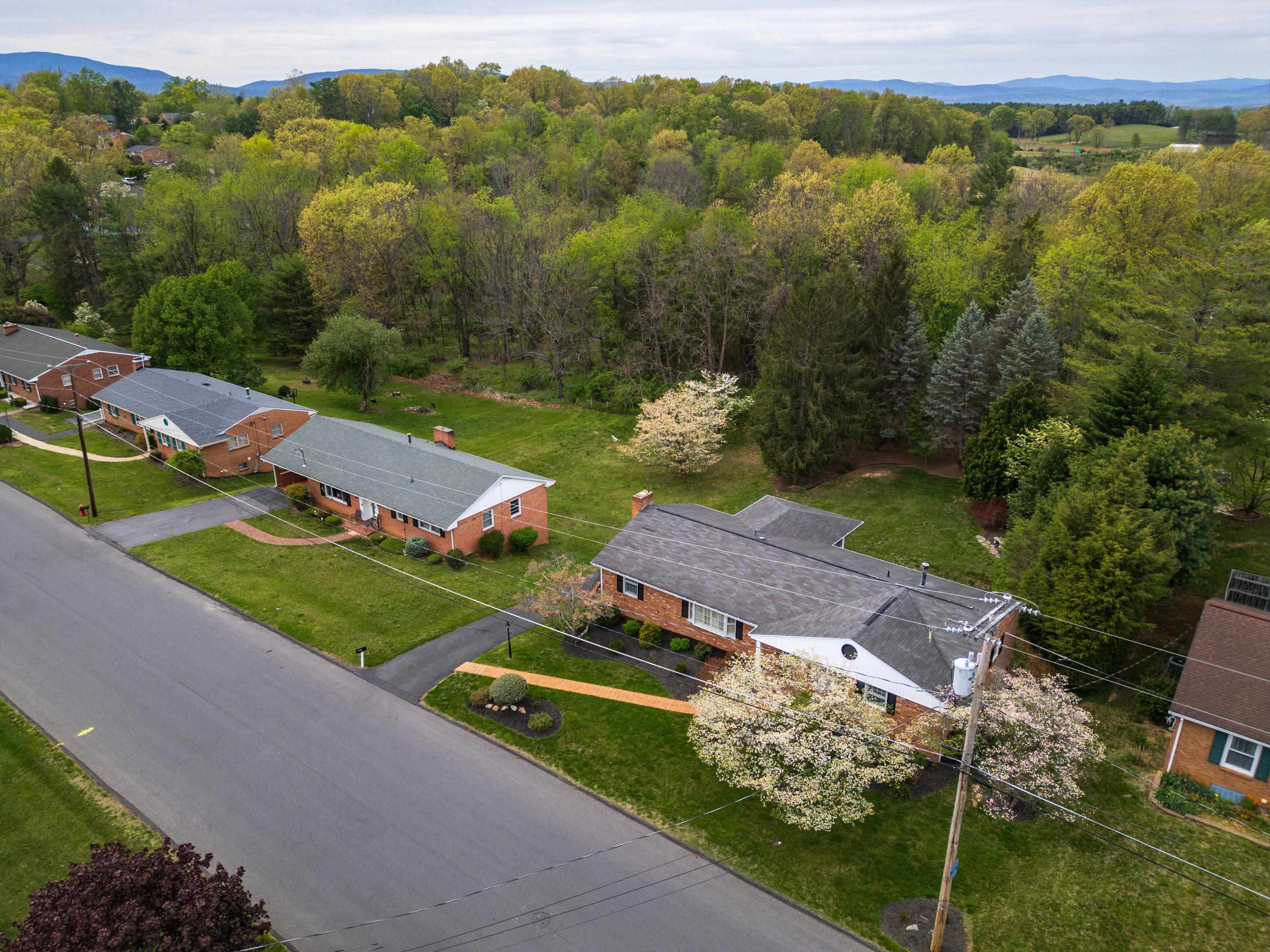 407 CARDINAL ST, STAUNTON, Virginia 24401, 3 Bedrooms Bedrooms, ,2 BathroomsBathrooms,Residential,MOVE-IN READY,407 CARDINAL ST,663650 MLS # 663650