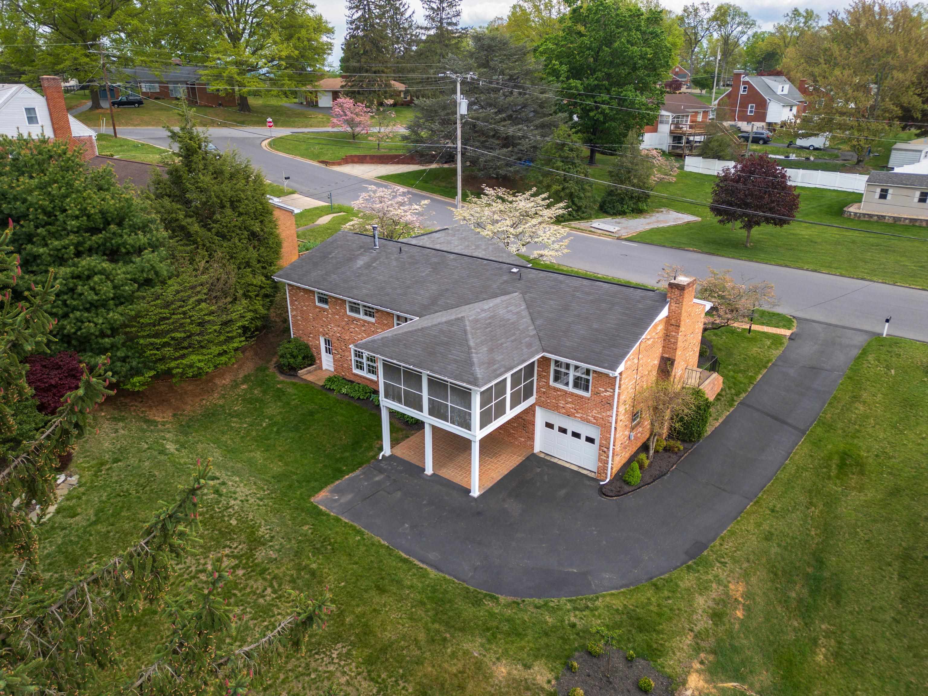 407 CARDINAL ST, STAUNTON, Virginia 24401, 3 Bedrooms Bedrooms, ,2 BathroomsBathrooms,Residential,MOVE-IN READY,407 CARDINAL ST,663650 MLS # 663650