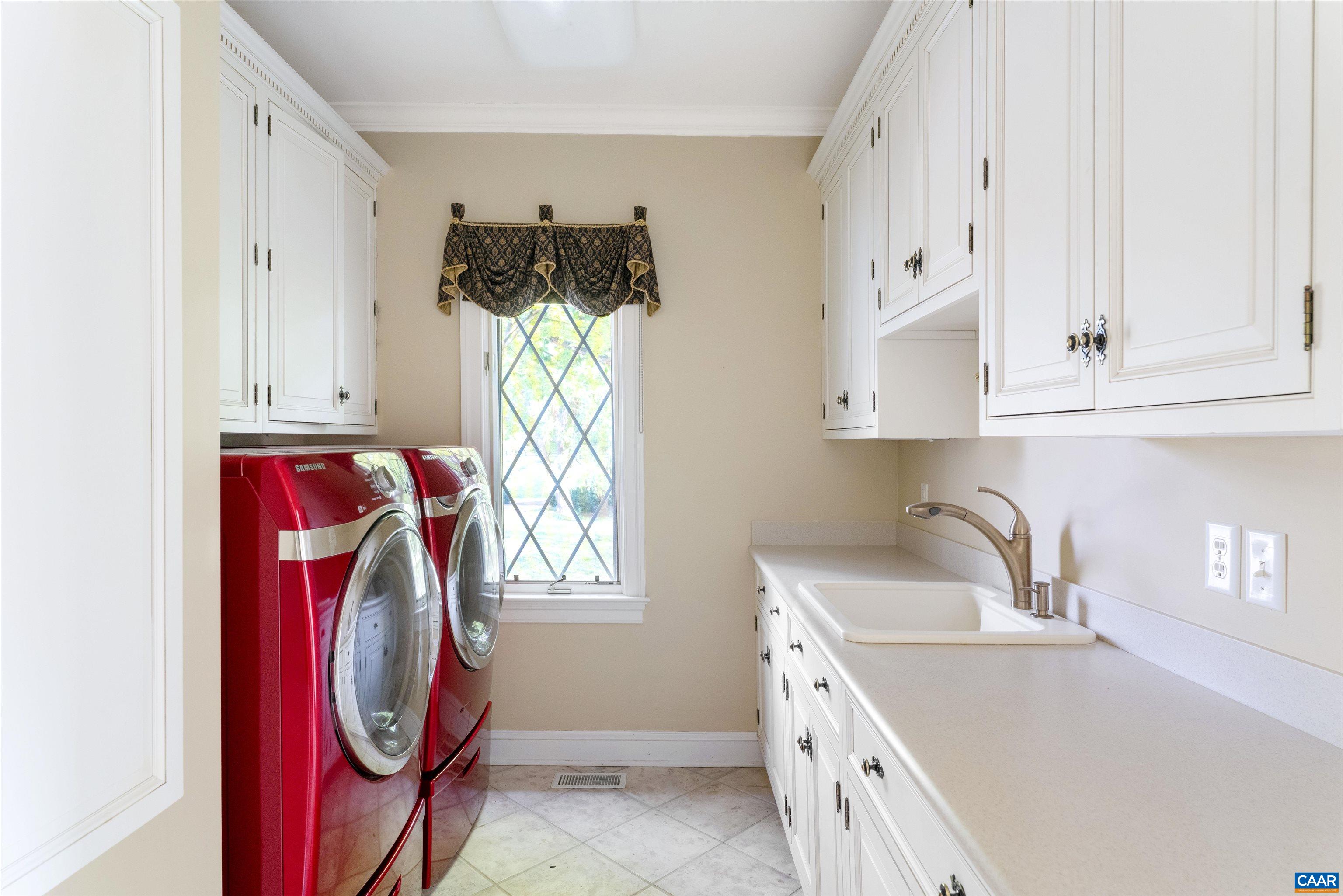 2121 GARTH RD, CHARLOTTESVILLE, Virginia 22901, 3 Bedrooms Bedrooms, ,3 BathroomsBathrooms,Residential,MAJESTIC OAKS,2121 GARTH RD,664135 MLS # 664135