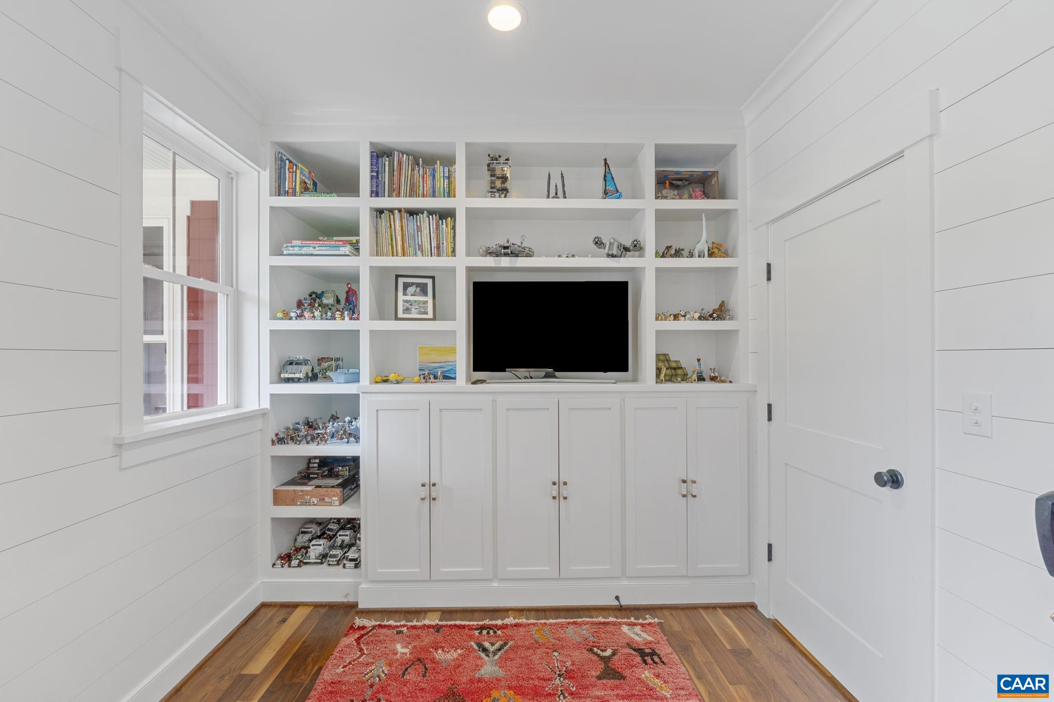 1932 FOX RUN LN, CHARLOTTESVILLE, Virginia 22901, 4 Bedrooms Bedrooms, ,3 BathroomsBathrooms,Residential,1932 FOX RUN LN,664172 MLS # 664172