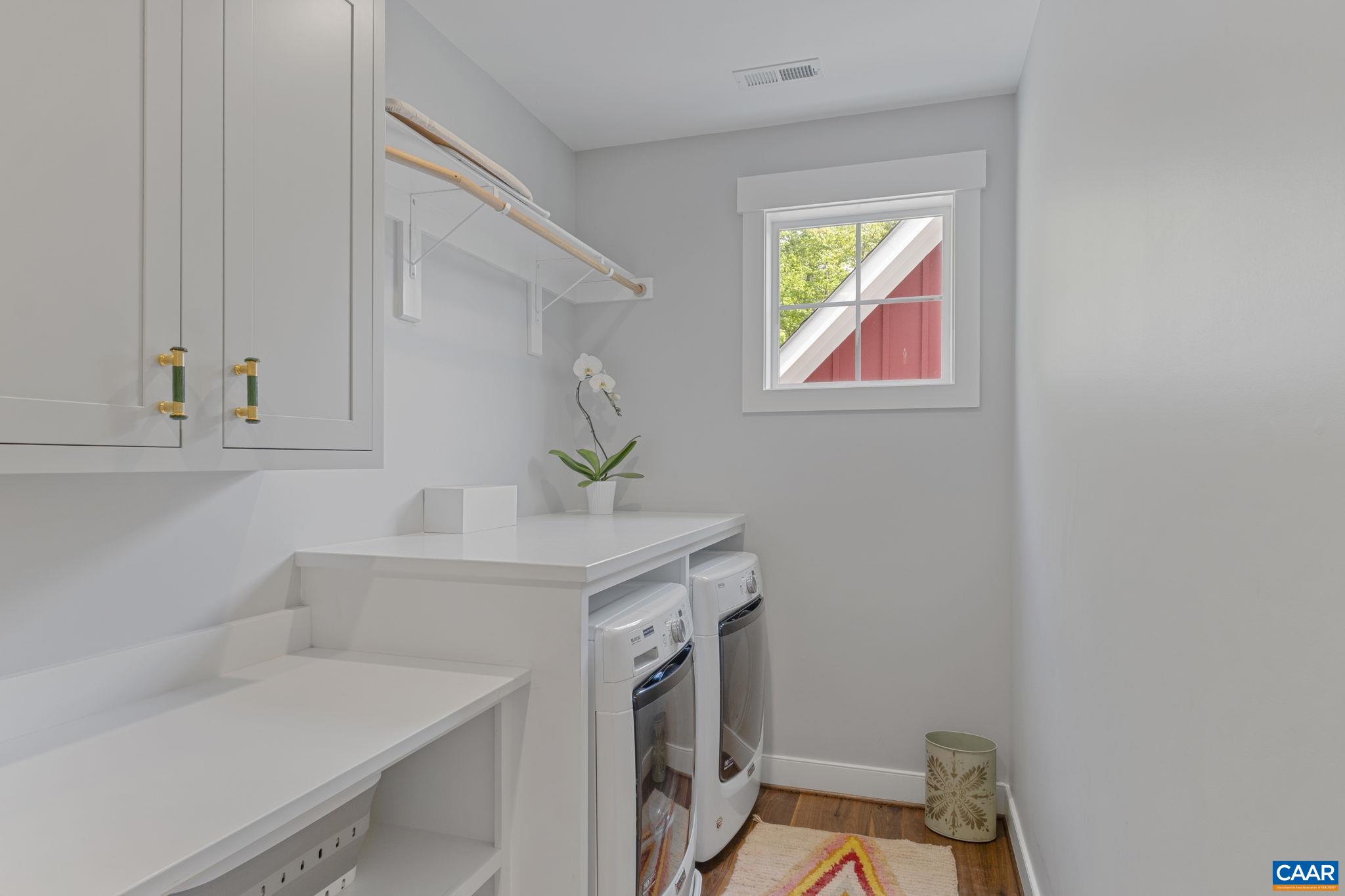 1932 FOX RUN LN, CHARLOTTESVILLE, Virginia 22901, 4 Bedrooms Bedrooms, ,3 BathroomsBathrooms,Residential,1932 FOX RUN LN,664172 MLS # 664172