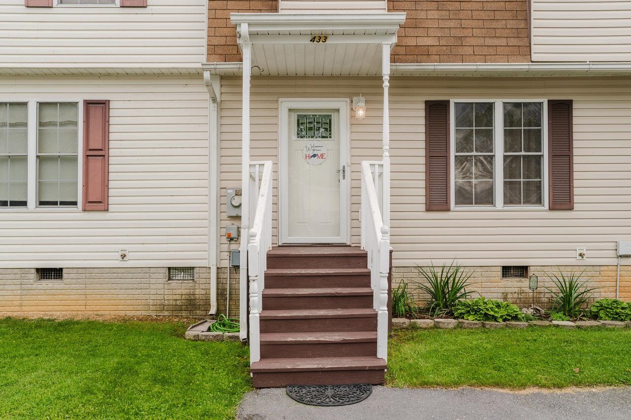 433 WIRT AVE, ELKTON, Virginia 22827, 3 Bedrooms Bedrooms, ,2 BathroomsBathrooms,Residential,433 WIRT AVE,664205 MLS # 664205
