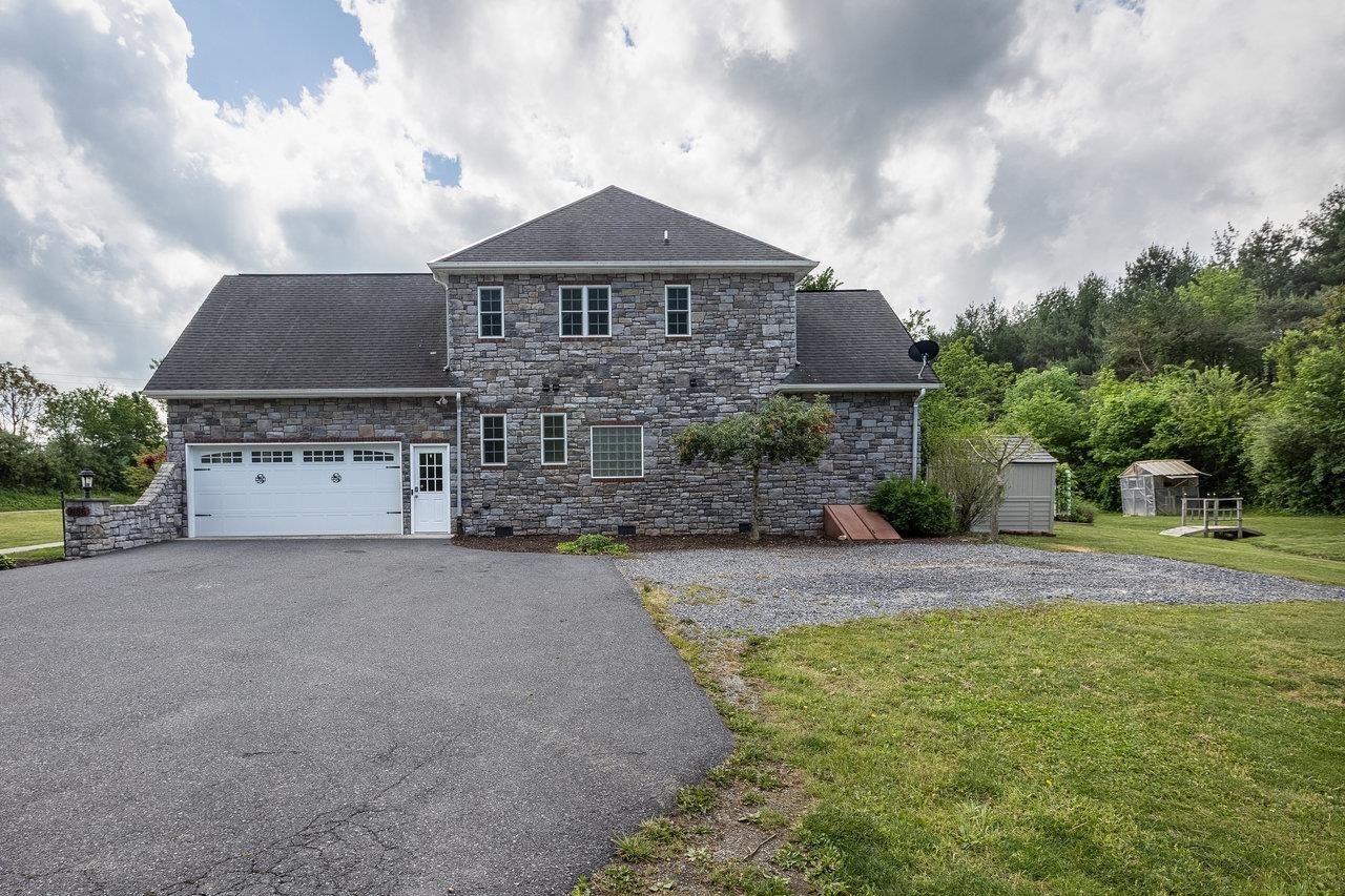 9186 BLACK ROCK RD, GROTTOES, Virginia 24441, 4 Bedrooms Bedrooms, ,2 BathroomsBathrooms,Residential,9186 BLACK ROCK RD,664206 MLS # 664206