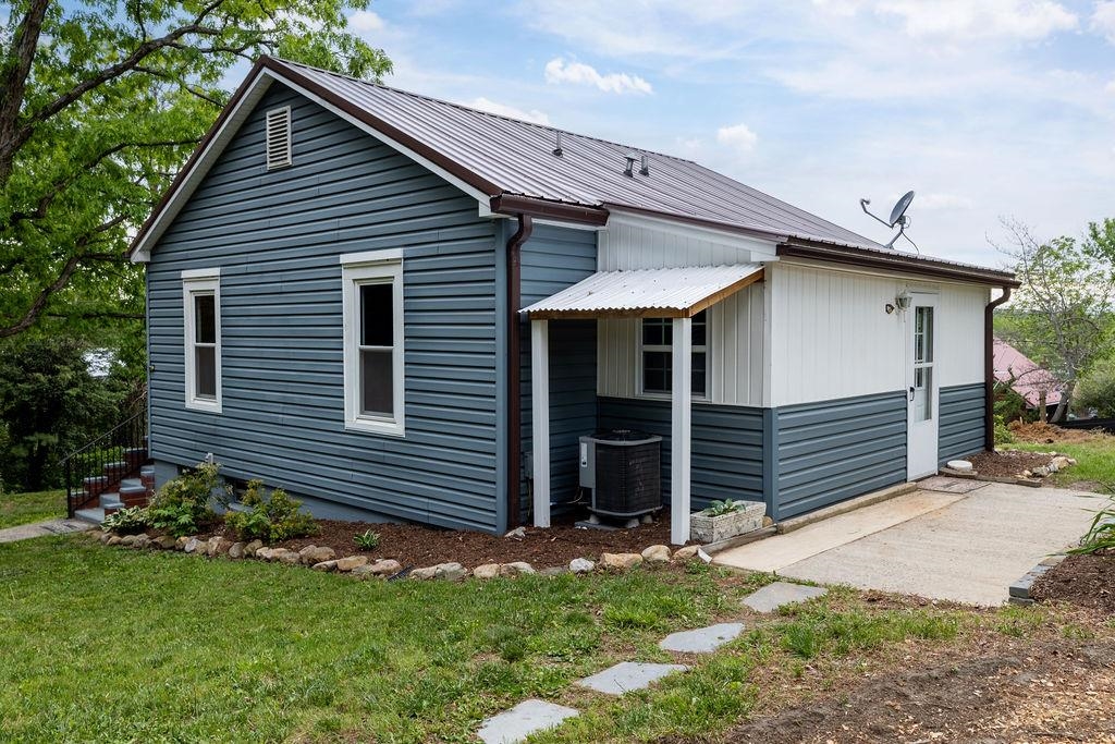837 FABER AVE, WAYNESBORO, Virginia 22980, 2 Bedrooms Bedrooms, ,1 BathroomBathrooms,Residential,From Afton M, R on N Delphine, R on Faber, propert,837 FABER AVE,664181 MLS # 664181