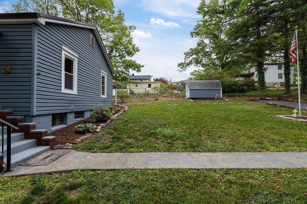 837 FABER AVE, WAYNESBORO, Virginia 22980, 2 Bedrooms Bedrooms, ,1 BathroomBathrooms,Residential,From Afton M, R on N Delphine, R on Faber, propert,837 FABER AVE,664181 MLS # 664181