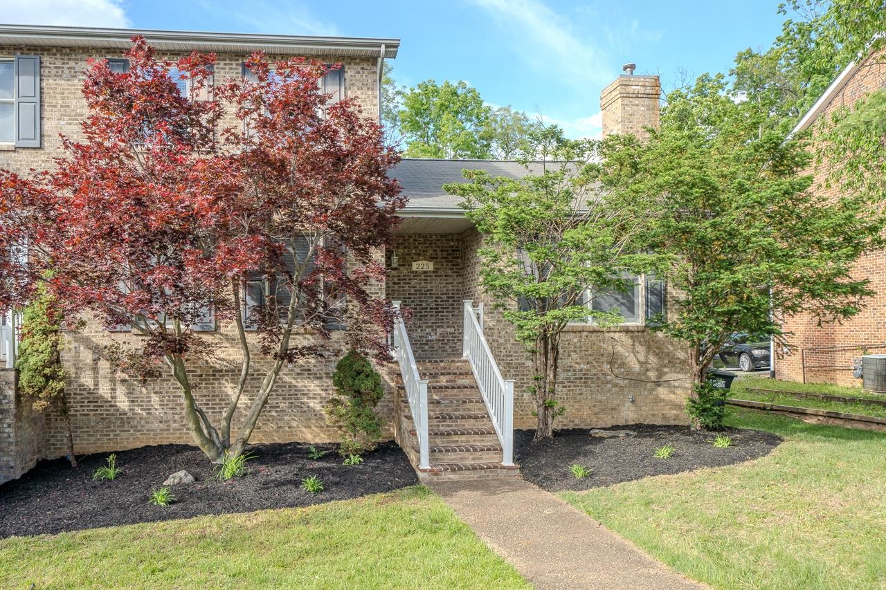 225 EMERALD DR, HARRISONBURG, Virginia 22801, 4 Bedrooms Bedrooms, ,3 BathroomsBathrooms,Residential,225 EMERALD DR,664197 MLS # 664197