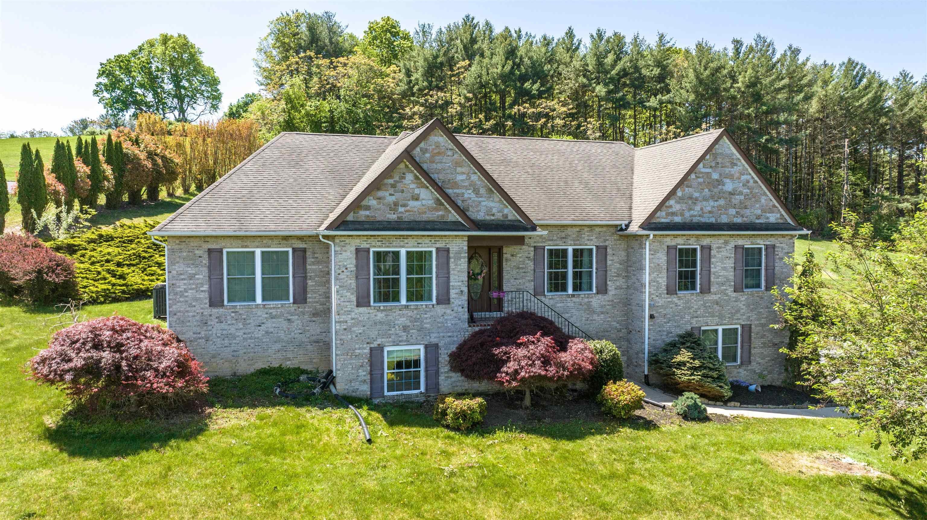81 CEDAR CREEK LN, FORT DEFIANCE, Virginia 24437, 3 Bedrooms Bedrooms, ,3 BathroomsBathrooms,Residential,81 CEDAR CREEK LN,664202 MLS # 664202