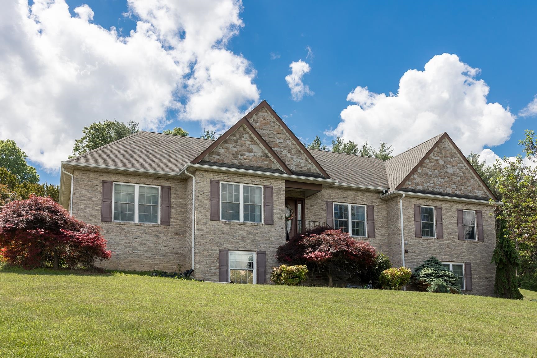 81 CEDAR CREEK LN, FORT DEFIANCE, Virginia 24437, 3 Bedrooms Bedrooms, ,3 BathroomsBathrooms,Residential,81 CEDAR CREEK LN,664202 MLS # 664202