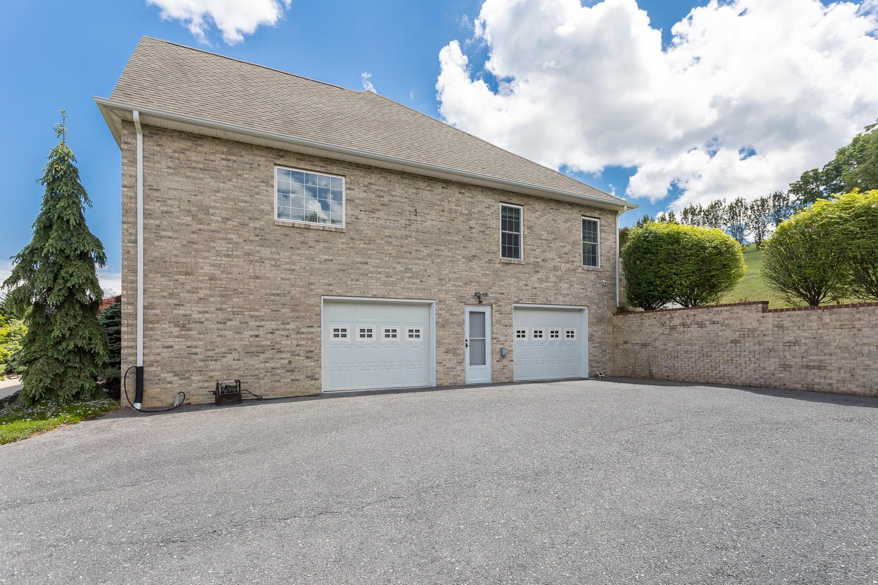 81 CEDAR CREEK LN, FORT DEFIANCE, Virginia 24437, 3 Bedrooms Bedrooms, ,3 BathroomsBathrooms,Residential,81 CEDAR CREEK LN,664202 MLS # 664202