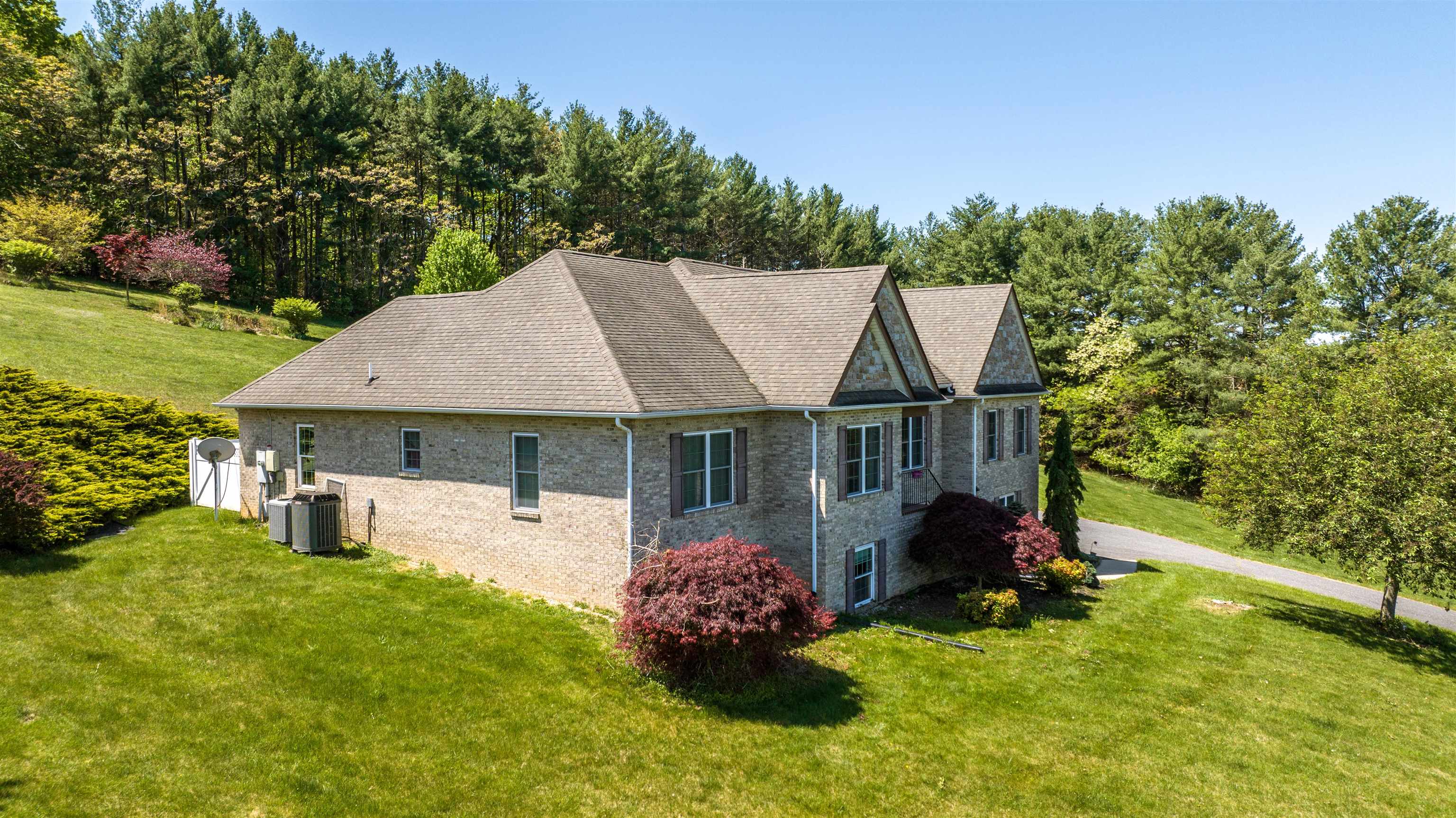 81 CEDAR CREEK LN, FORT DEFIANCE, Virginia 24437, 3 Bedrooms Bedrooms, ,3 BathroomsBathrooms,Residential,81 CEDAR CREEK LN,664202 MLS # 664202