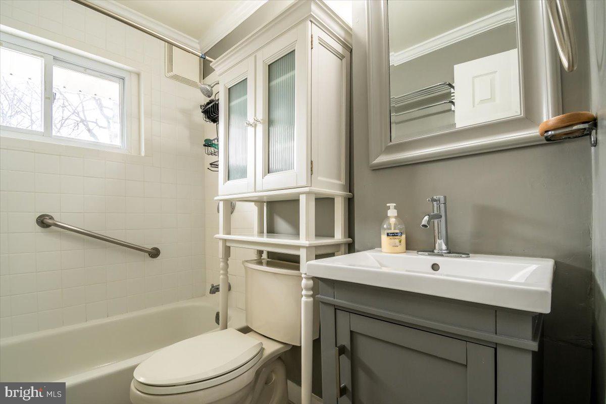 6408 CAVALIER DR, ALEXANDRIA, Virginia 22307, 3 Bedrooms Bedrooms, ,2 BathroomsBathrooms,Residential,For sale,6408 CAVALIER DR,VAFX2228254 MLS # VAFX2228254