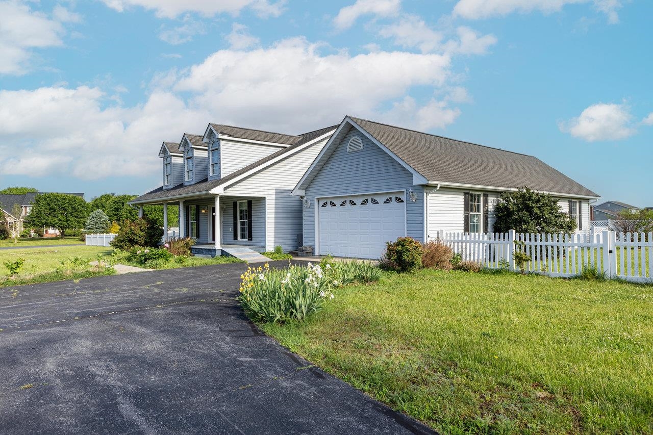 1066 HONEYVILLE RD, STANLEY, Virginia 22851, 3 Bedrooms Bedrooms, ,2 BathroomsBathrooms,Residential,1066 HONEYVILLE RD,664217 MLS # 664217