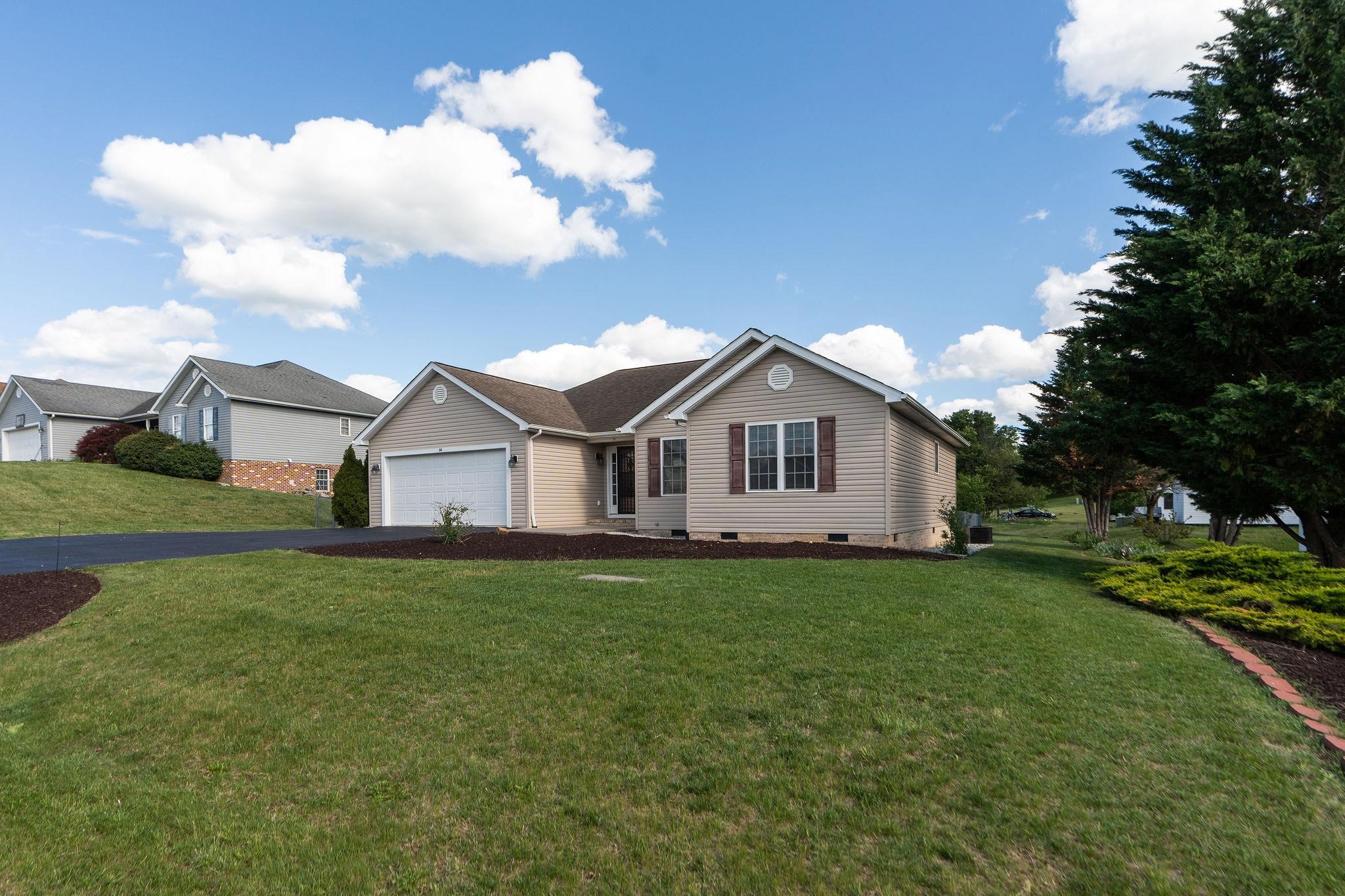 50 WINTER RIDGE DR, STUARTS DRAFT, Virginia 24477, 3 Bedrooms Bedrooms, ,2 BathroomsBathrooms,Residential,50 WINTER RIDGE DR,664221 MLS # 664221
