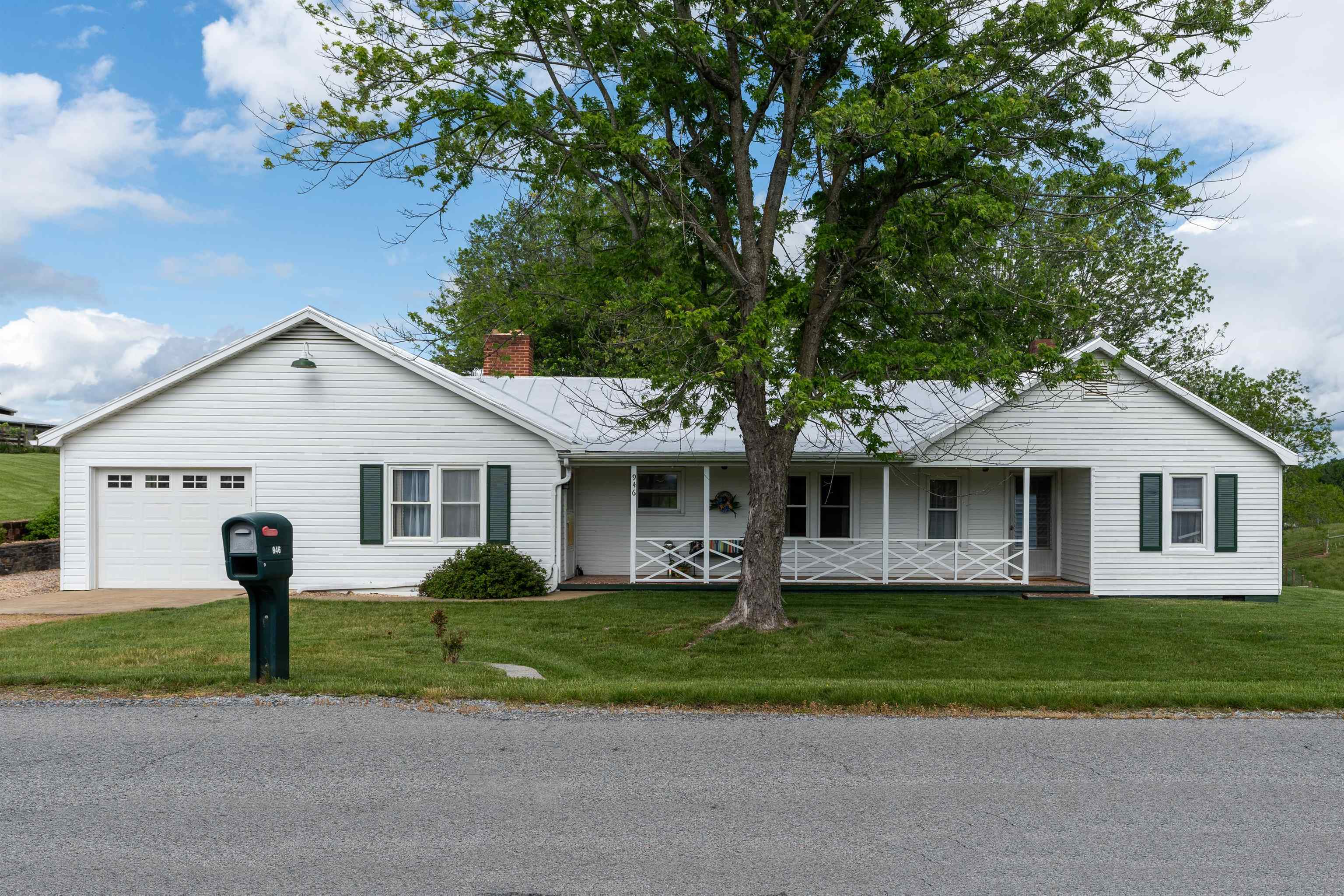 946 BALSLEY RD, STAUNTON, Virginia 24401, 2 Bedrooms Bedrooms, ,2 BathroomsBathrooms,Residential,946 BALSLEY RD,664223 MLS # 664223
