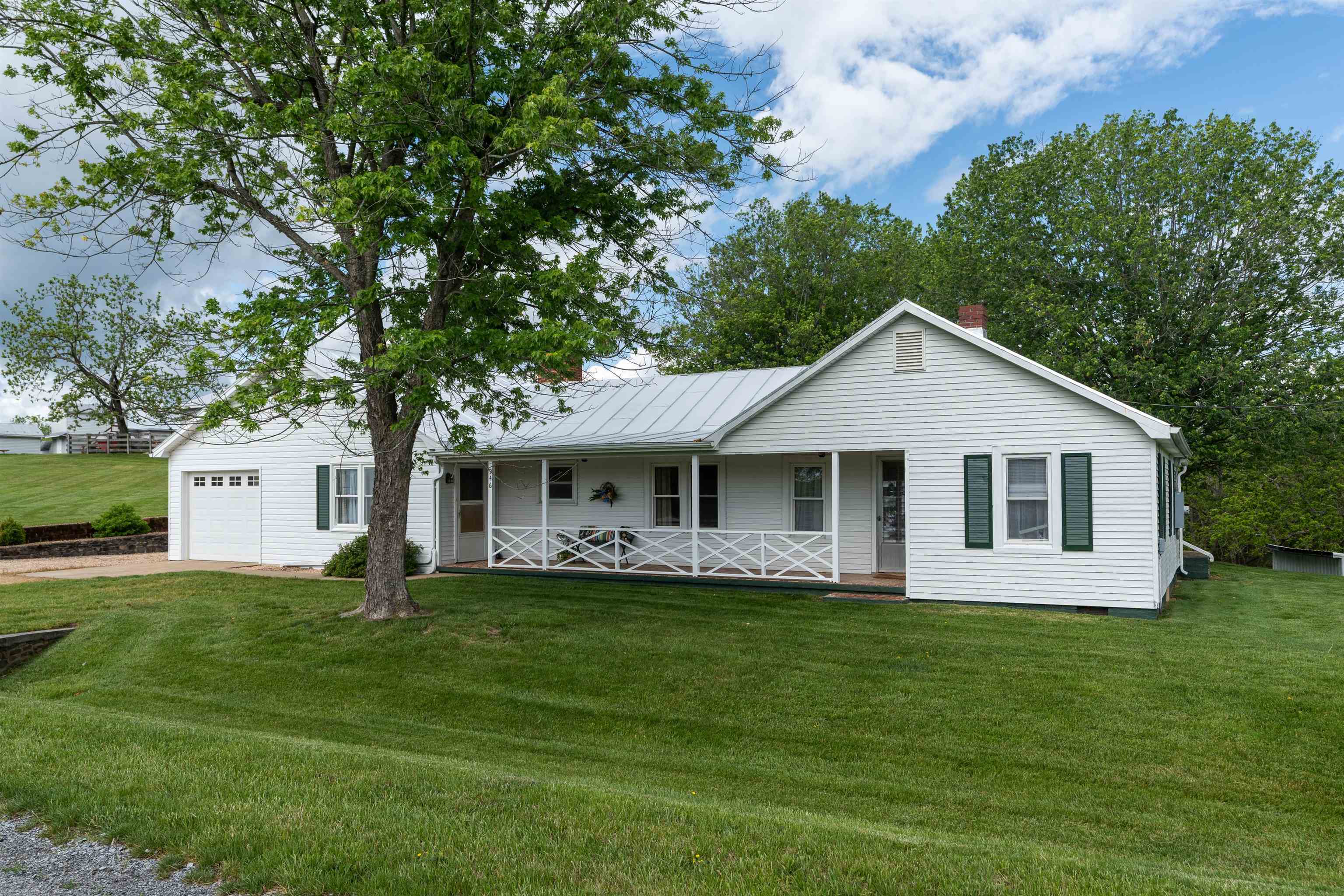 946 BALSLEY RD, STAUNTON, Virginia 24401, 2 Bedrooms Bedrooms, ,2 BathroomsBathrooms,Residential,946 BALSLEY RD,664223 MLS # 664223