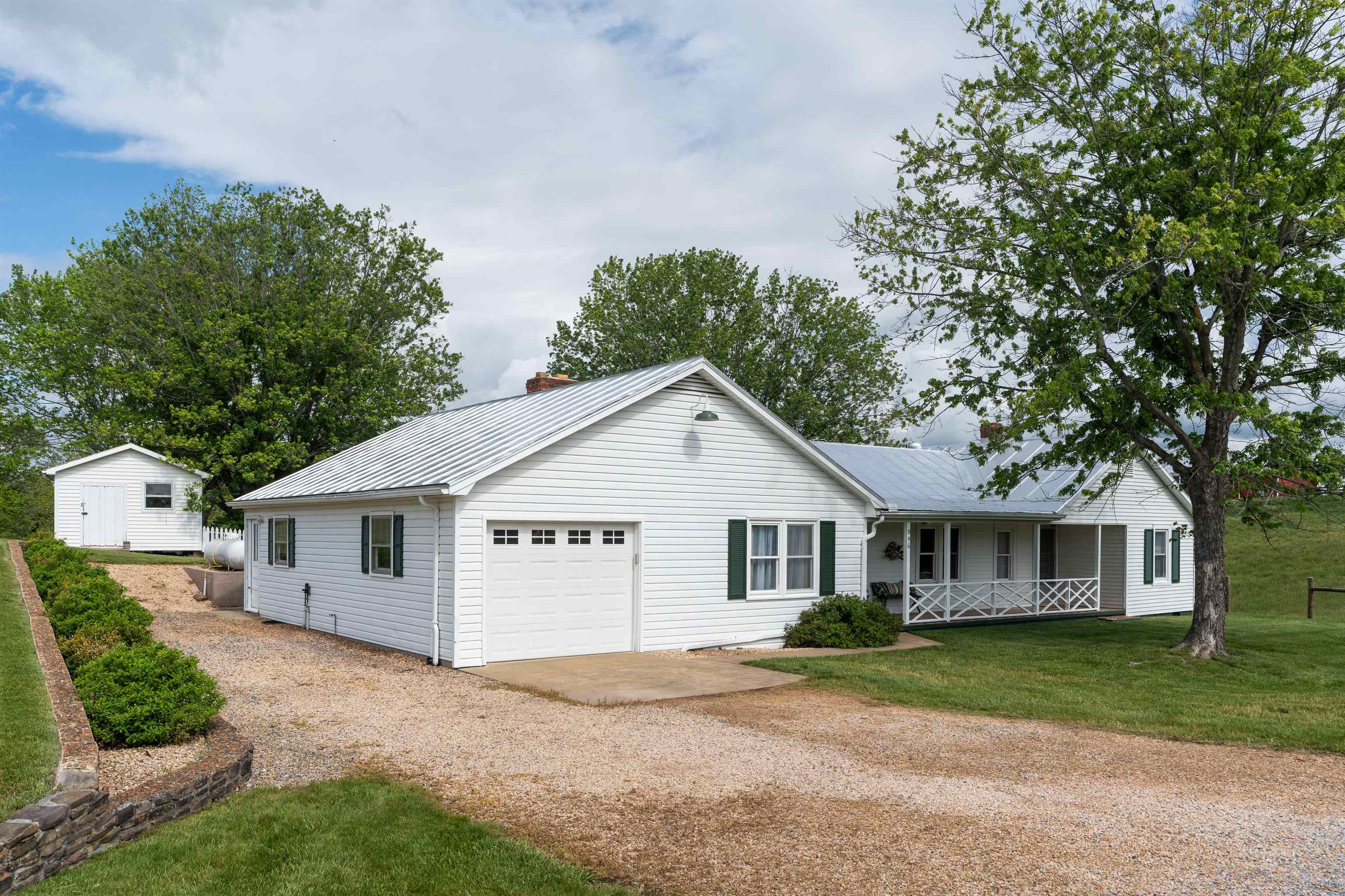 946 BALSLEY RD, STAUNTON, Virginia 24401, 2 Bedrooms Bedrooms, ,2 BathroomsBathrooms,Residential,946 BALSLEY RD,664223 MLS # 664223