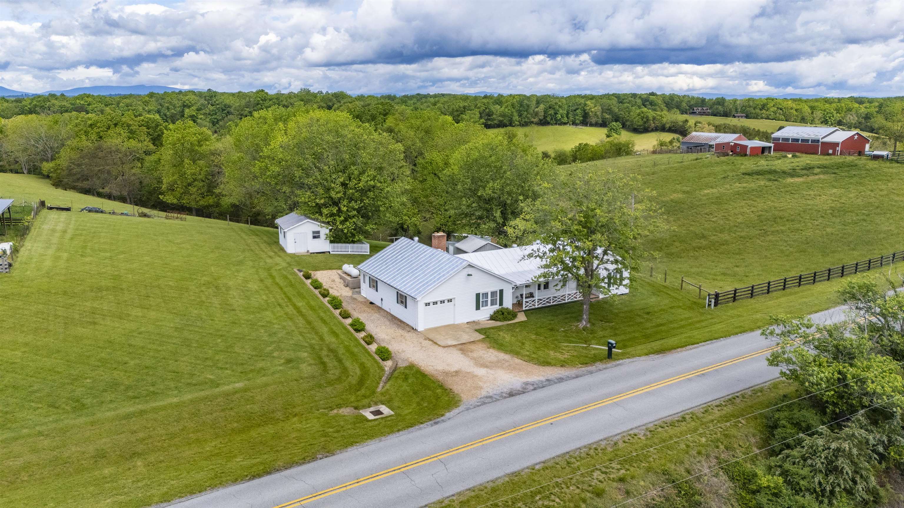 946 BALSLEY RD, STAUNTON, Virginia 24401, 2 Bedrooms Bedrooms, ,2 BathroomsBathrooms,Residential,946 BALSLEY RD,664223 MLS # 664223
