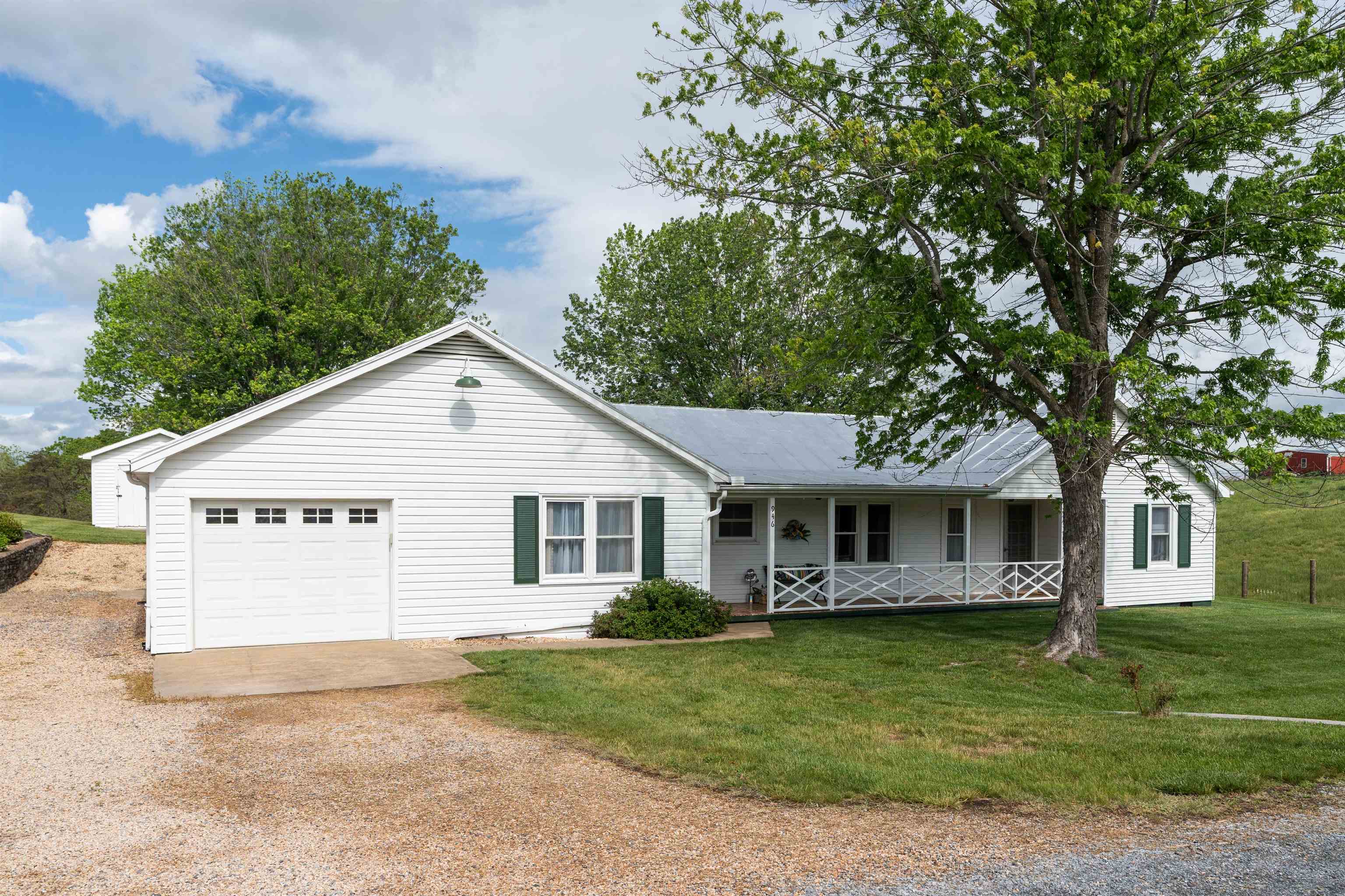 946 BALSLEY RD, STAUNTON, Virginia 24401, 2 Bedrooms Bedrooms, ,2 BathroomsBathrooms,Residential,946 BALSLEY RD,664223 MLS # 664223