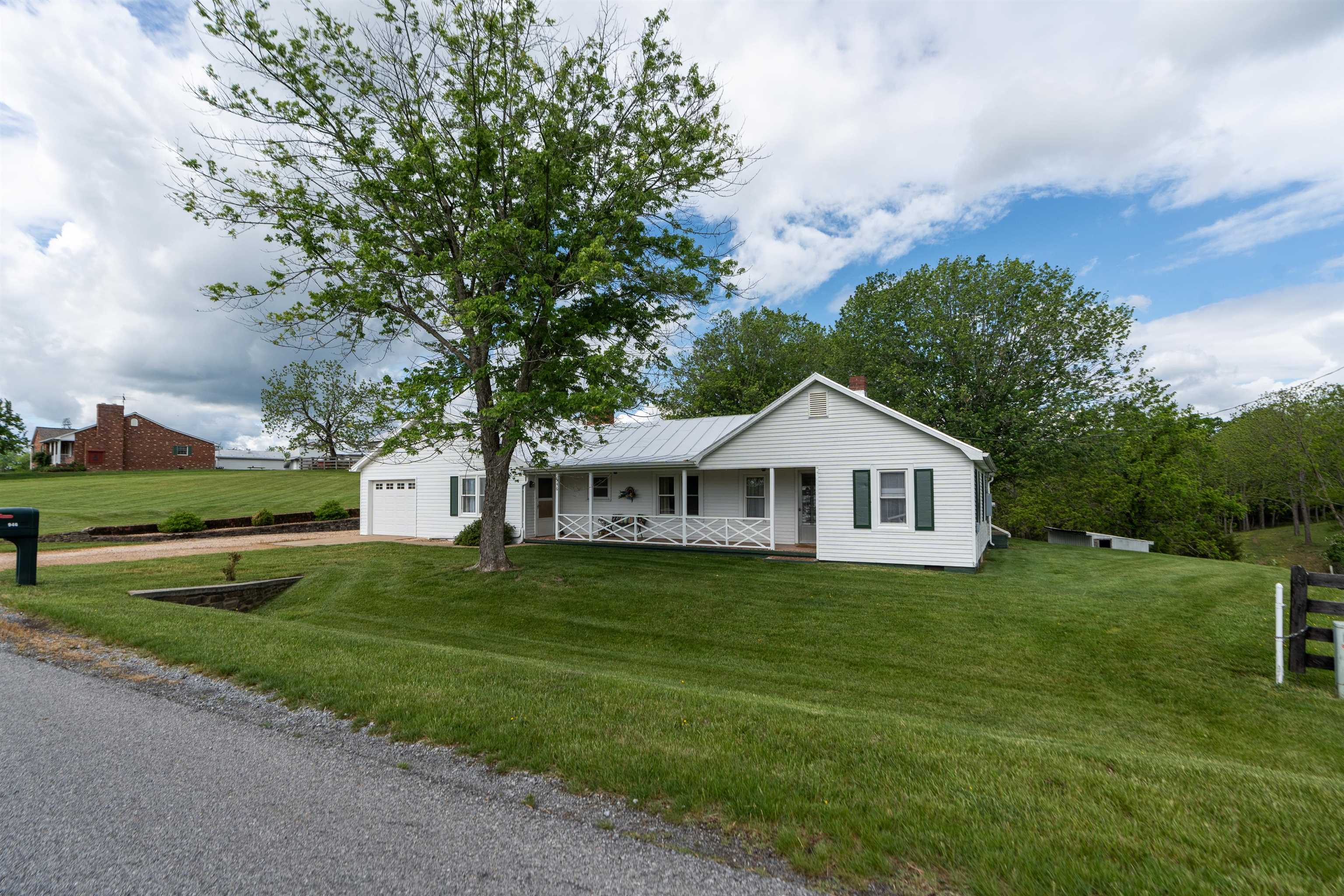 946 BALSLEY RD, STAUNTON, Virginia 24401, 2 Bedrooms Bedrooms, ,2 BathroomsBathrooms,Residential,946 BALSLEY RD,664223 MLS # 664223