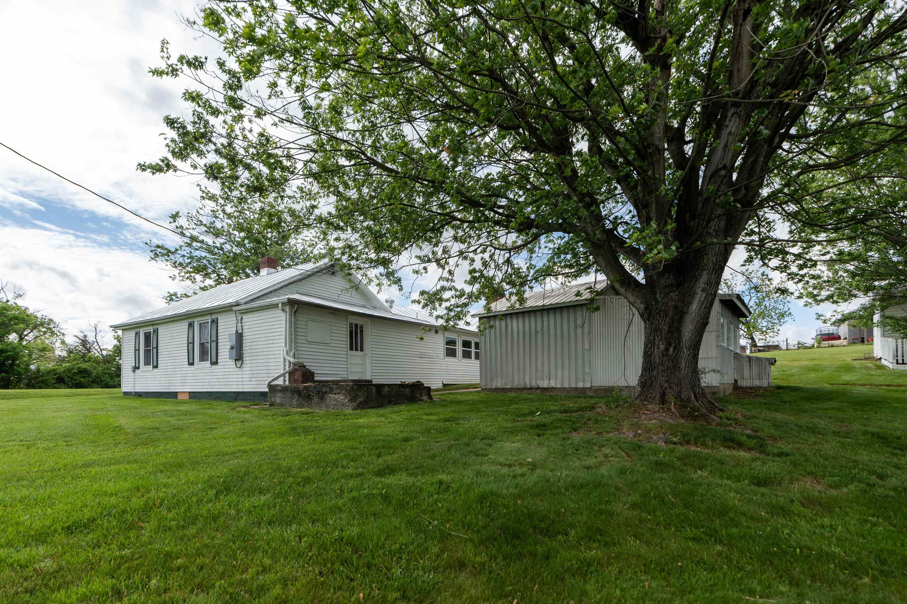 946 BALSLEY RD, STAUNTON, Virginia 24401, 2 Bedrooms Bedrooms, ,2 BathroomsBathrooms,Residential,946 BALSLEY RD,664223 MLS # 664223
