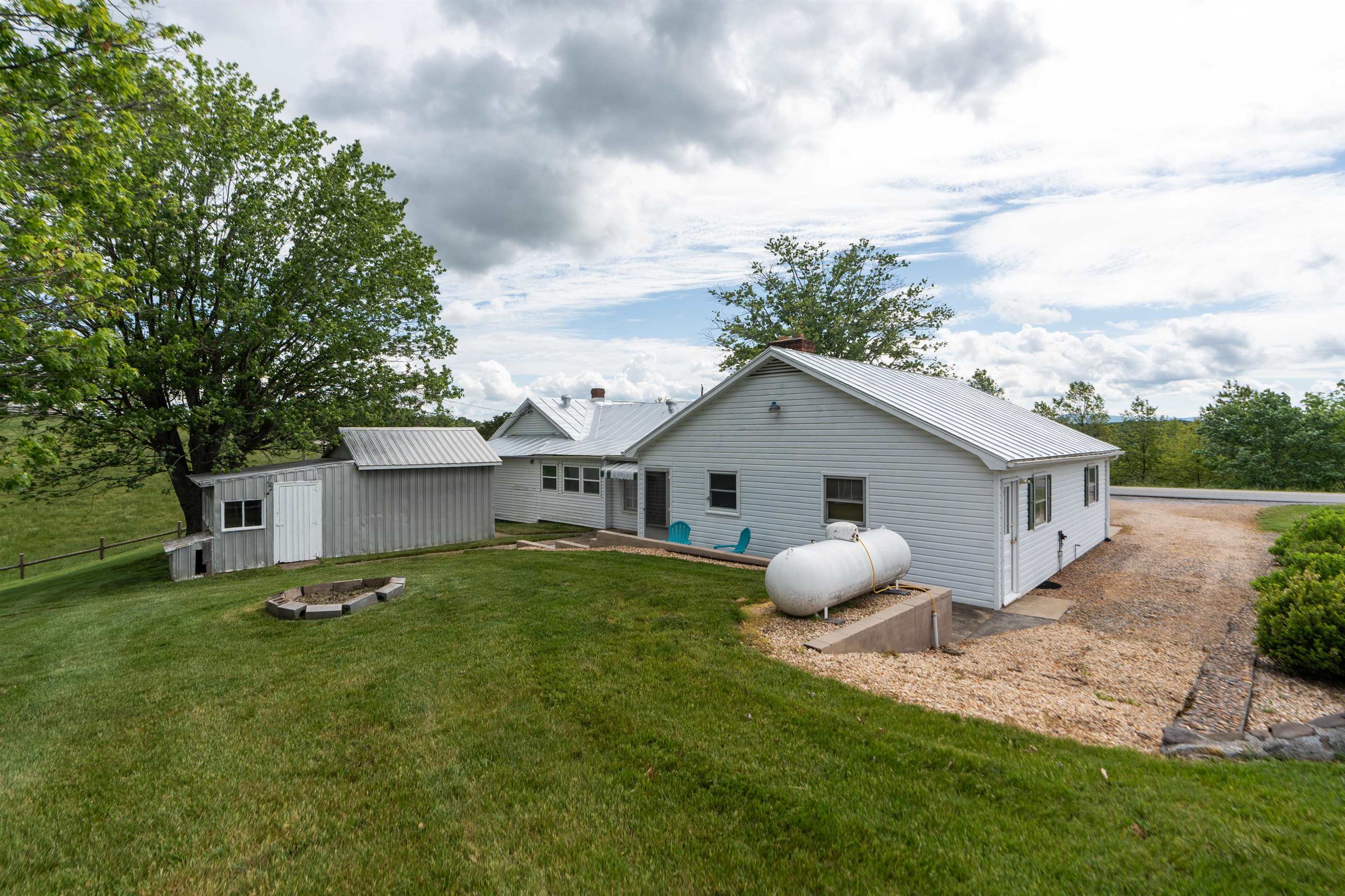 946 BALSLEY RD, STAUNTON, Virginia 24401, 2 Bedrooms Bedrooms, ,2 BathroomsBathrooms,Residential,946 BALSLEY RD,664223 MLS # 664223