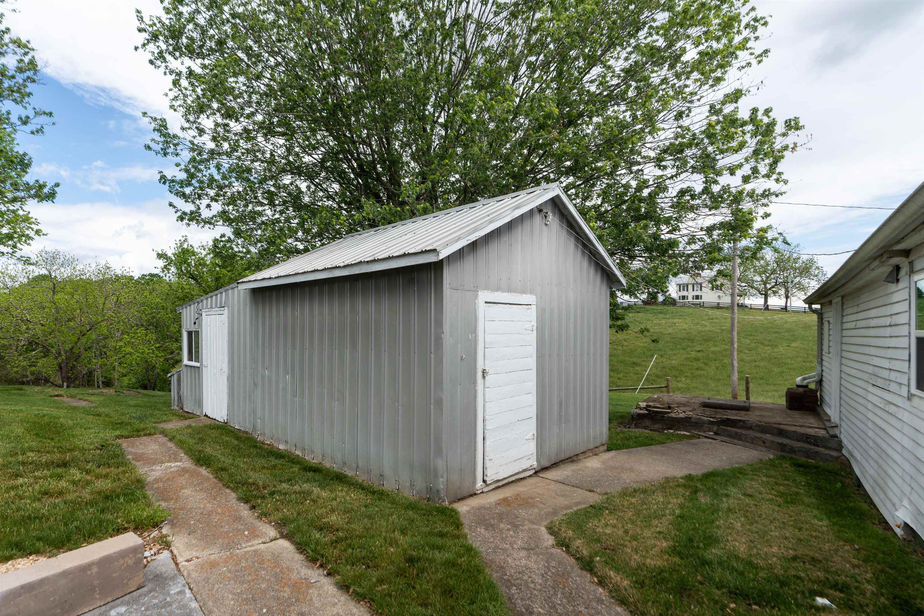 946 BALSLEY RD, STAUNTON, Virginia 24401, 2 Bedrooms Bedrooms, ,2 BathroomsBathrooms,Residential,946 BALSLEY RD,664223 MLS # 664223