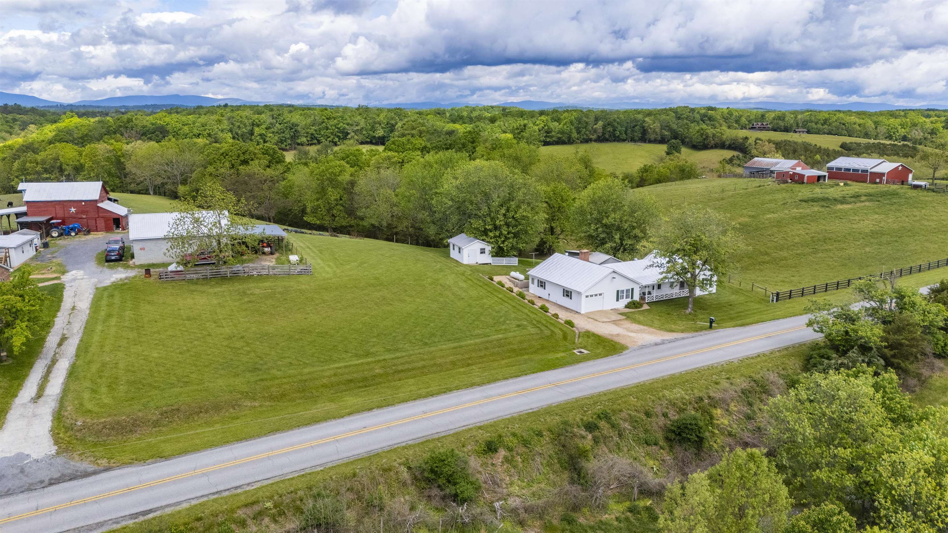 946 BALSLEY RD, STAUNTON, Virginia 24401, 2 Bedrooms Bedrooms, ,2 BathroomsBathrooms,Residential,946 BALSLEY RD,664223 MLS # 664223