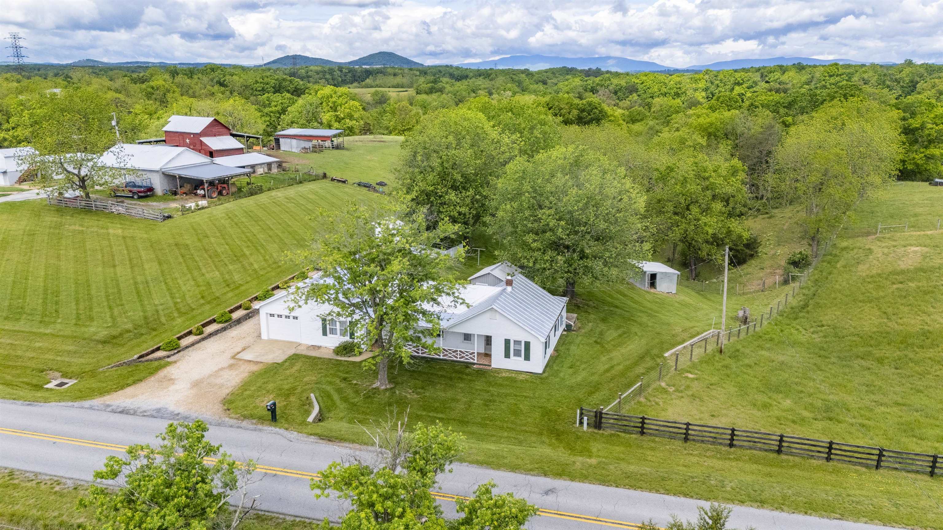 946 BALSLEY RD, STAUNTON, Virginia 24401, 2 Bedrooms Bedrooms, ,2 BathroomsBathrooms,Residential,946 BALSLEY RD,664223 MLS # 664223