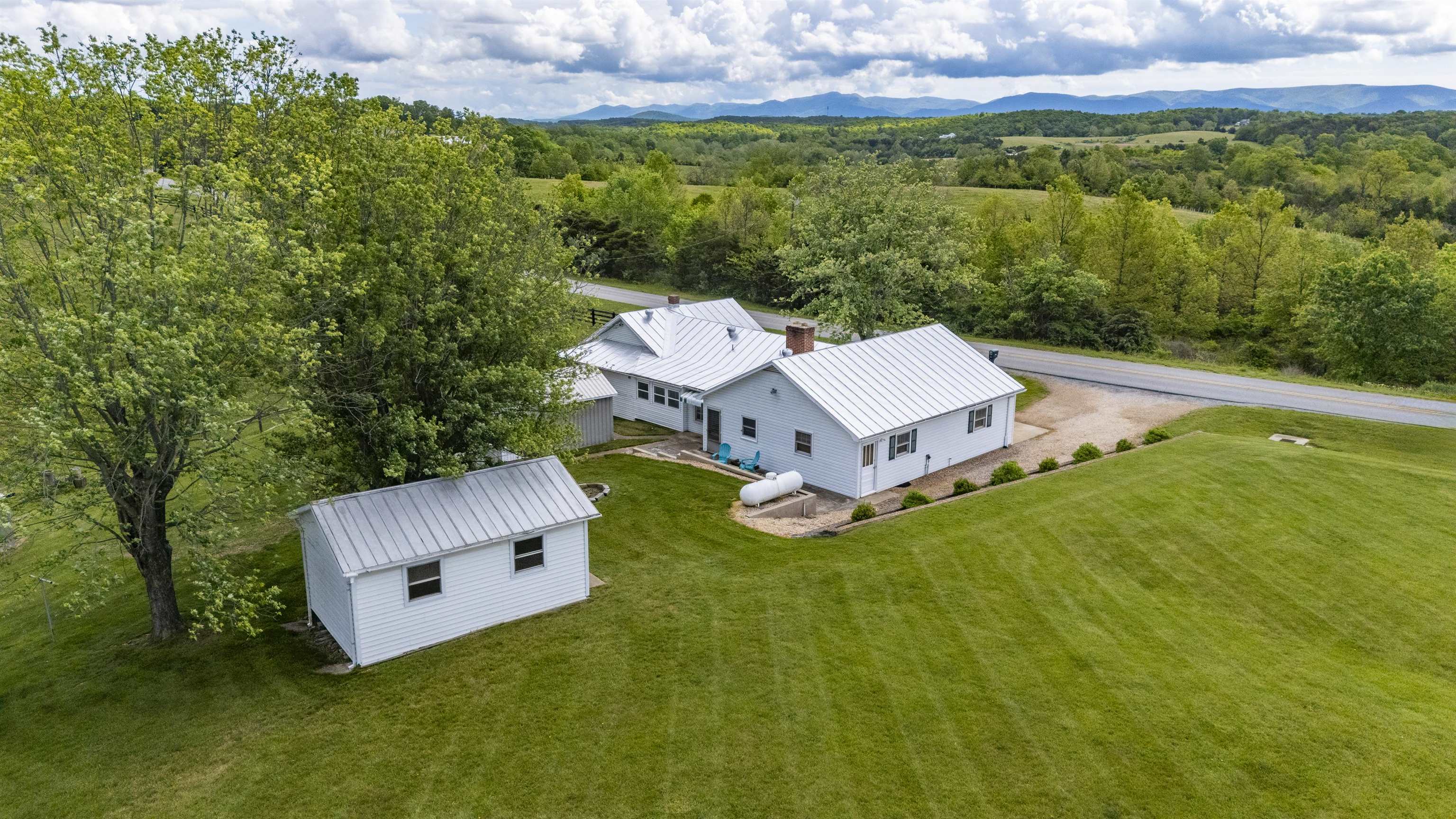 946 BALSLEY RD, STAUNTON, Virginia 24401, 2 Bedrooms Bedrooms, ,2 BathroomsBathrooms,Residential,946 BALSLEY RD,664223 MLS # 664223