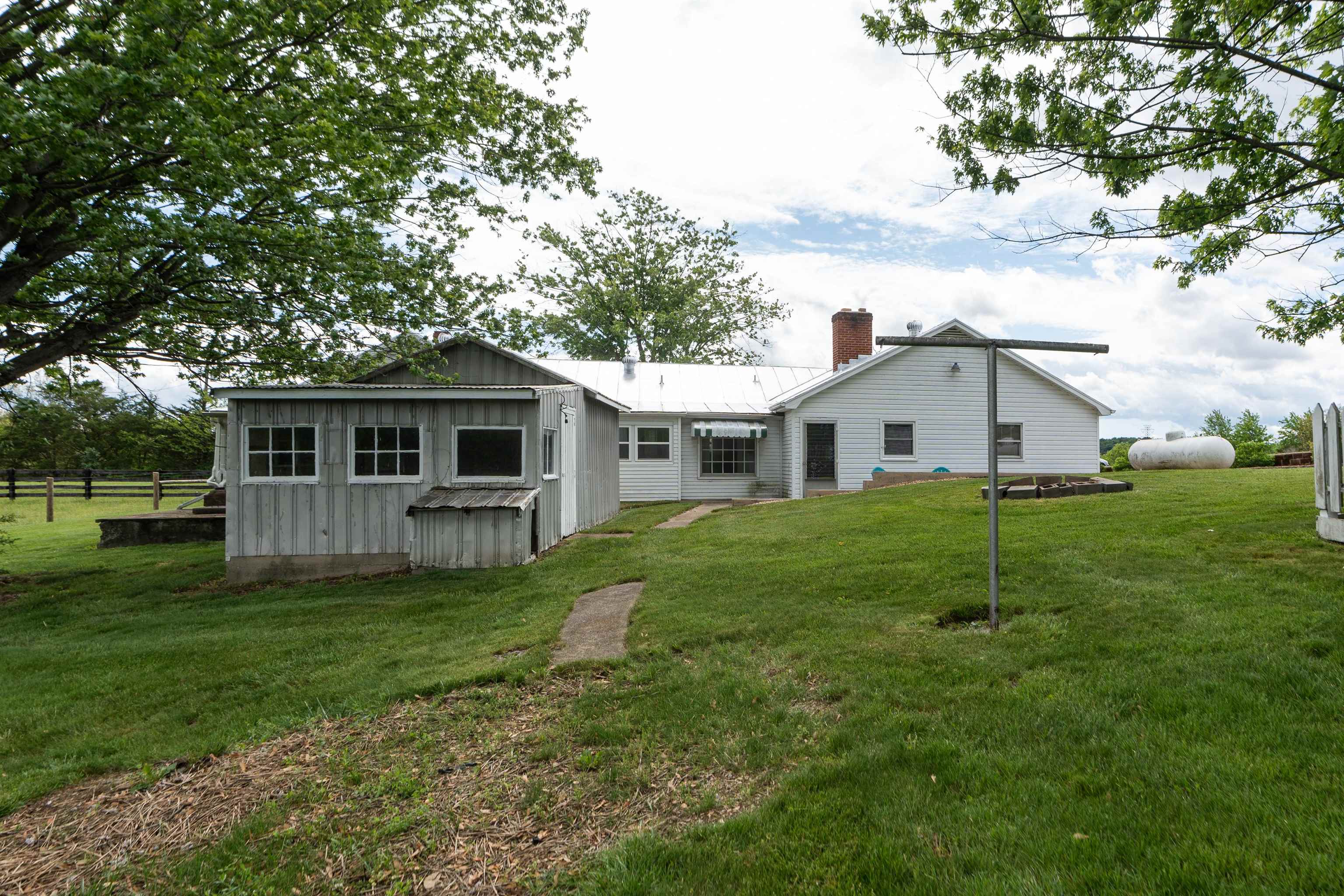 946 BALSLEY RD, STAUNTON, Virginia 24401, 2 Bedrooms Bedrooms, ,2 BathroomsBathrooms,Residential,946 BALSLEY RD,664223 MLS # 664223